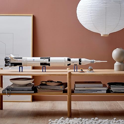 Miniatura 3 de LEGO 92176 Ideas NASA Apollo Saturn V Space Rocket and Vehicles, juego de construcción de coleccionistas de naves espaciales con soporte de