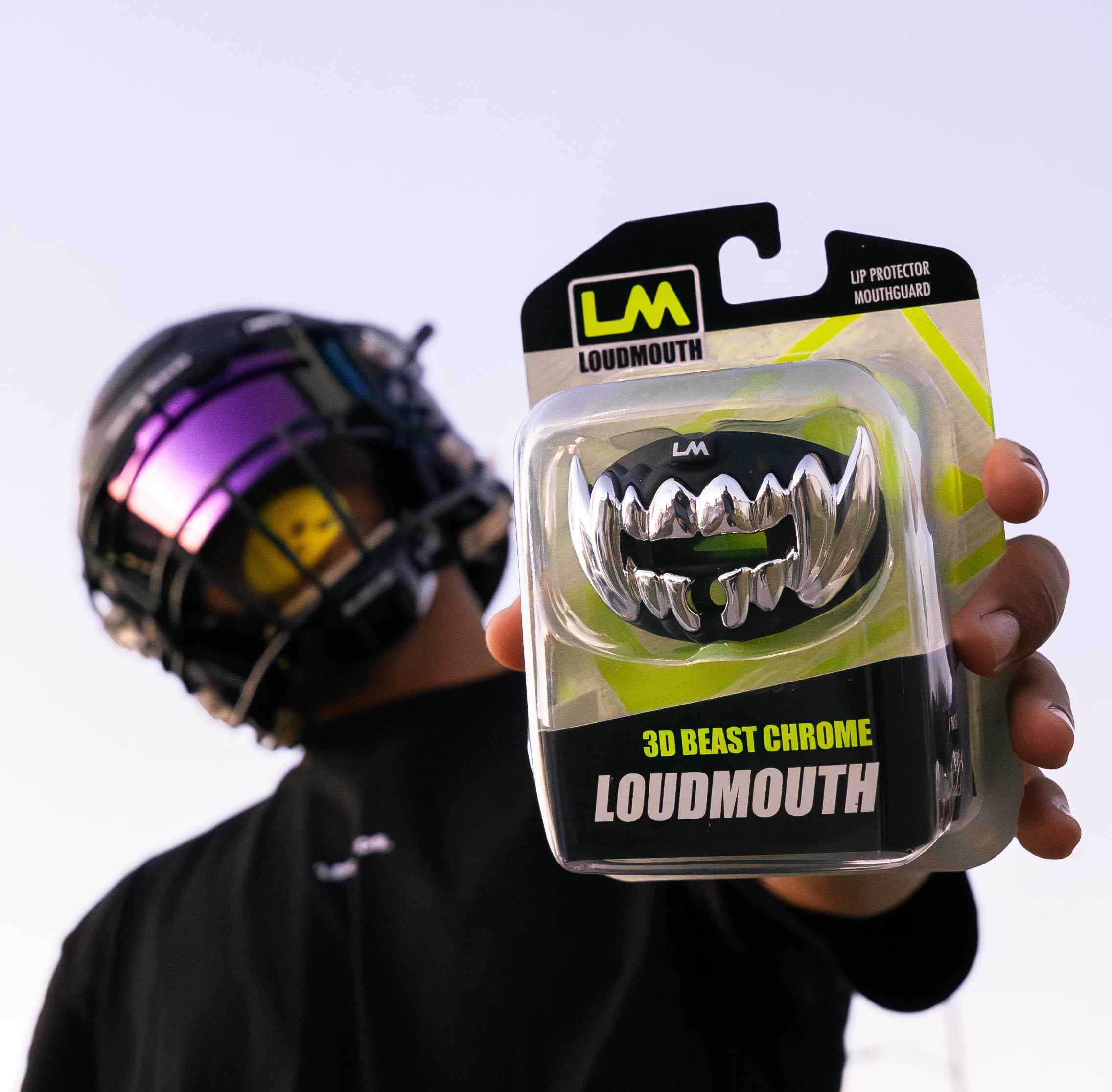Loudmouth Football ochraniacz na zęby | 3D Beast Chrome ochraniacz na usta dla dorosłych i młodzieży | czarny i srebrny ustnik do uprawiania sportu | maksymalne podwójne działanie osłony na usta | ochraniacz ust i zębów na smoczek