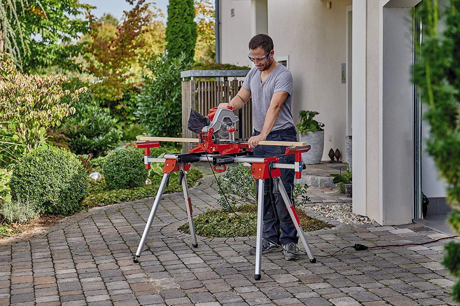 Einhell Zug-Kapp-Gehrungssäge TC-SM 2131/1 Dual (max. 1.800 W, 4.900 min-1, integrierte Zugfunktion, Werkstückanschlag, Spannvorrichtung, inkl. Hartmetall-Sägeblatt, Untergestell MSS 1610)