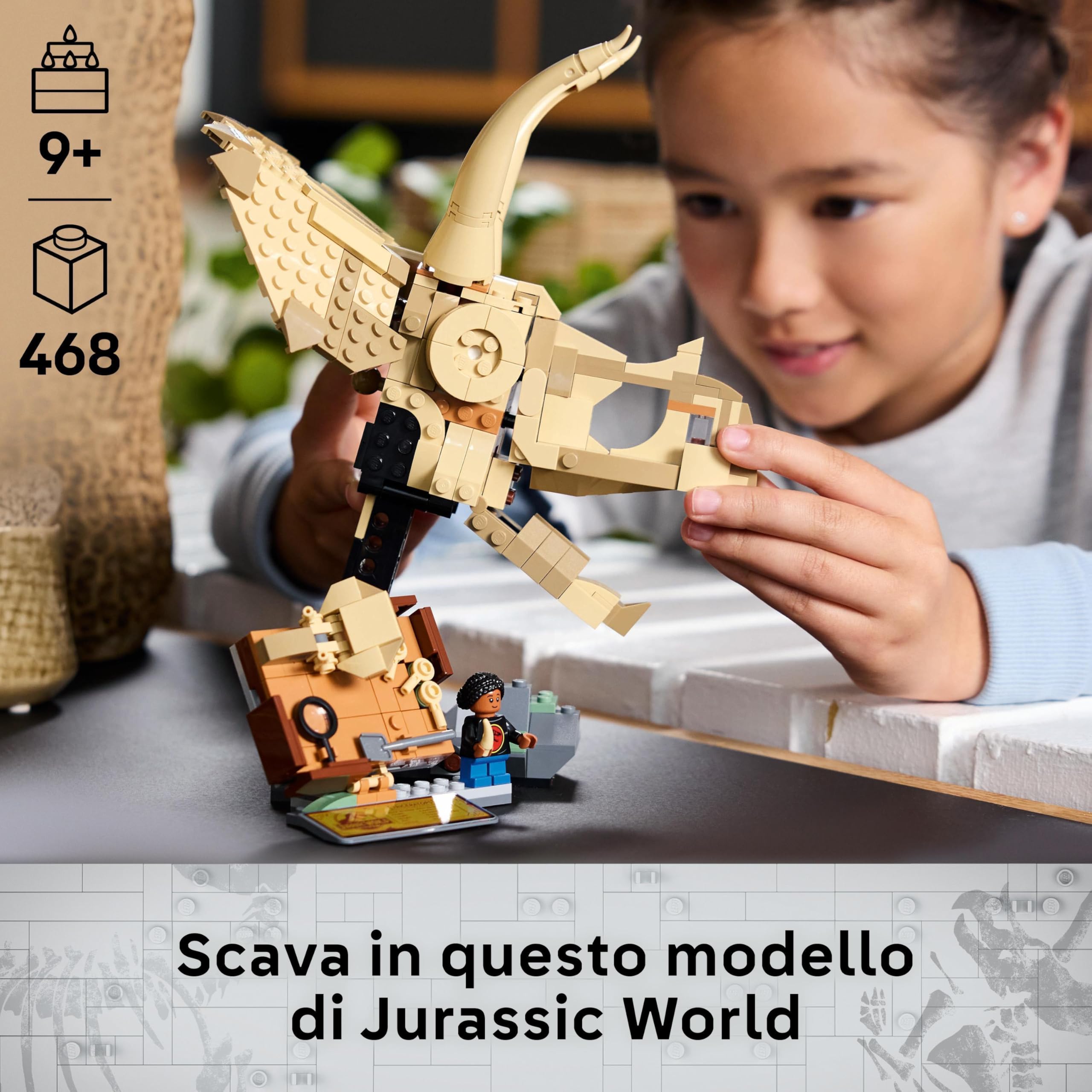LEGO Jurassic World Fossili di Dinosauro: Teschio di Triceratopo, Giocattolo da Costruire con Mascella Apribile, Supporto, Minifigure, Targa Informativa e Ambra, Giochi per Bambini da 9 Anni 76969
