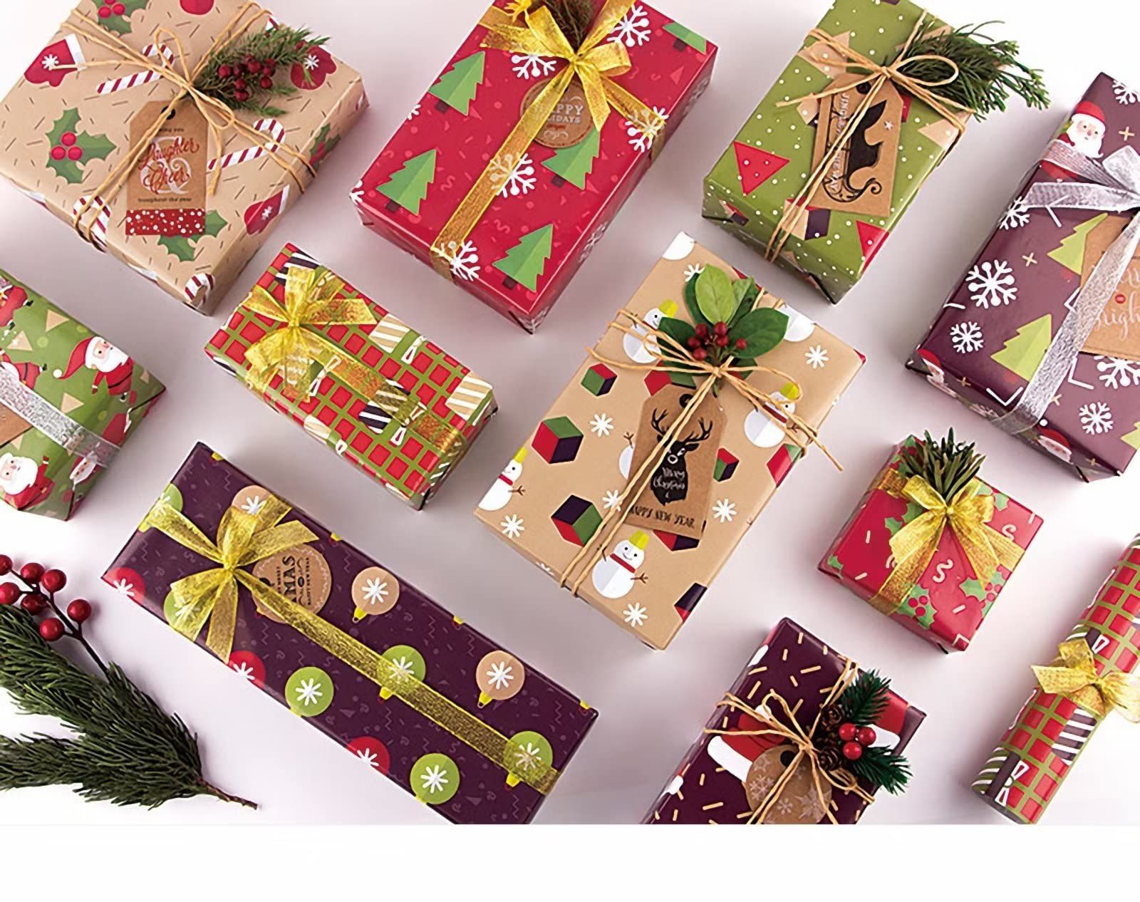 12 rolek papieru do pakowania, choinka, Święty Mikołaj, jagoda, papier prezentowy ze sznurkiem, dwustronna taśma i naklejki na baby shower, wakacje, imprezę, 40 cm x 70 cm na rolkę, czerwono-zielony