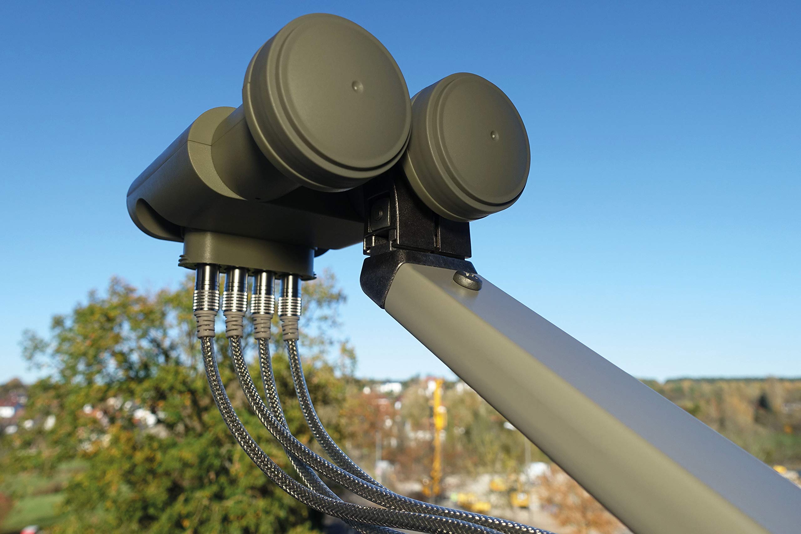 SCHWAIGER 5095 Monobloc Quad LNB 4-participants numérique Accessoires pour Parabole Protection Contre Les intempéries Raccords dorés Gris Clair Récepteur Satellite Eutelsat Astra