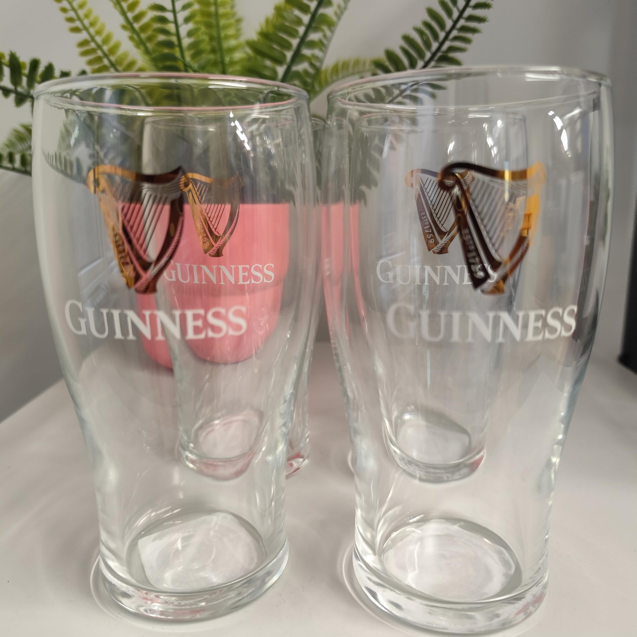 Guinness Juego de 4 vasos de pinta ideales para el hogar, bar y cocina (Tulip)