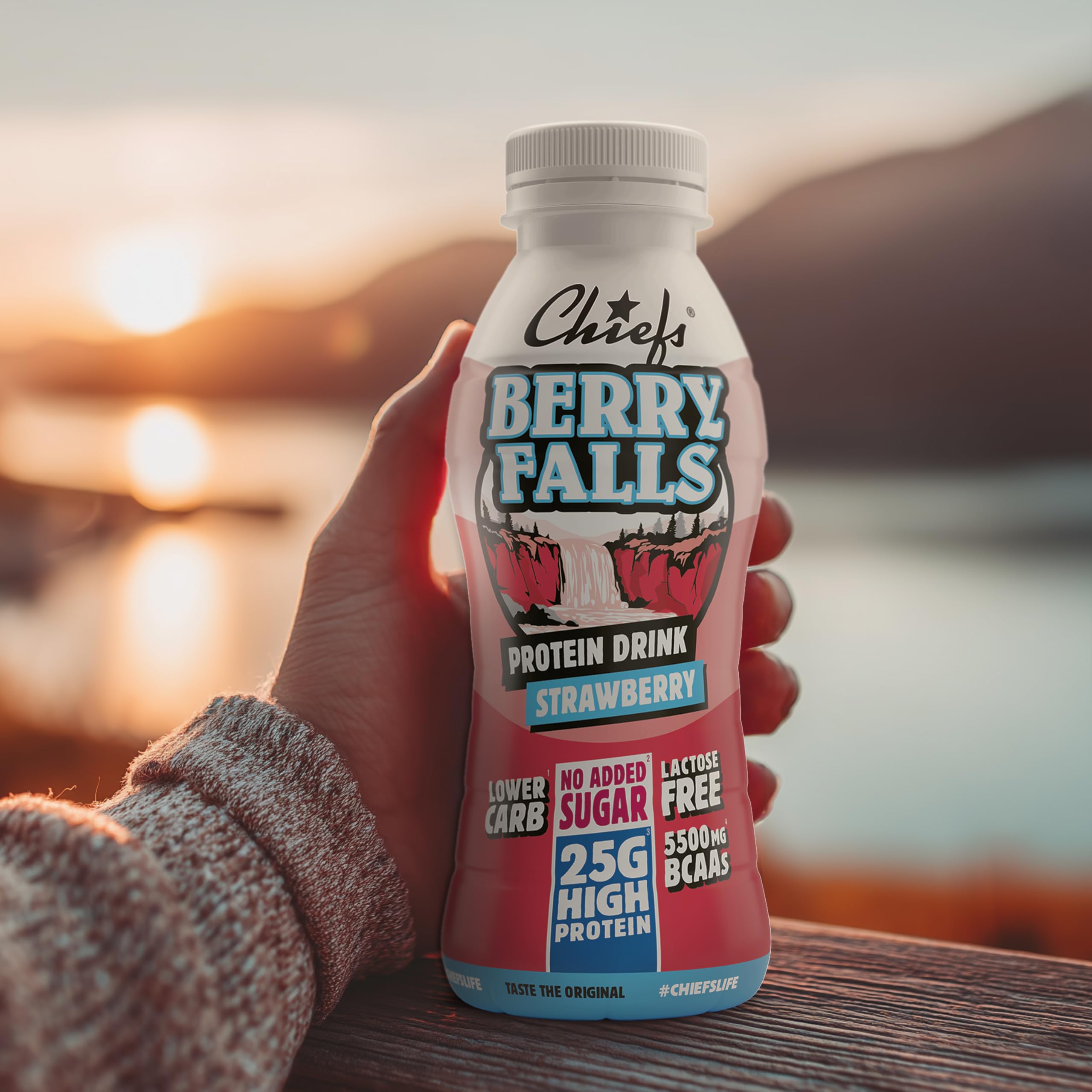 Chiefs® Milk Protein Drink avec 25 g de protéines et BCAA • Shake riche en protéines et faible en glucides, sans lactose et sans sucres ajoutés • 8 x 330 ml (Berry Falls)