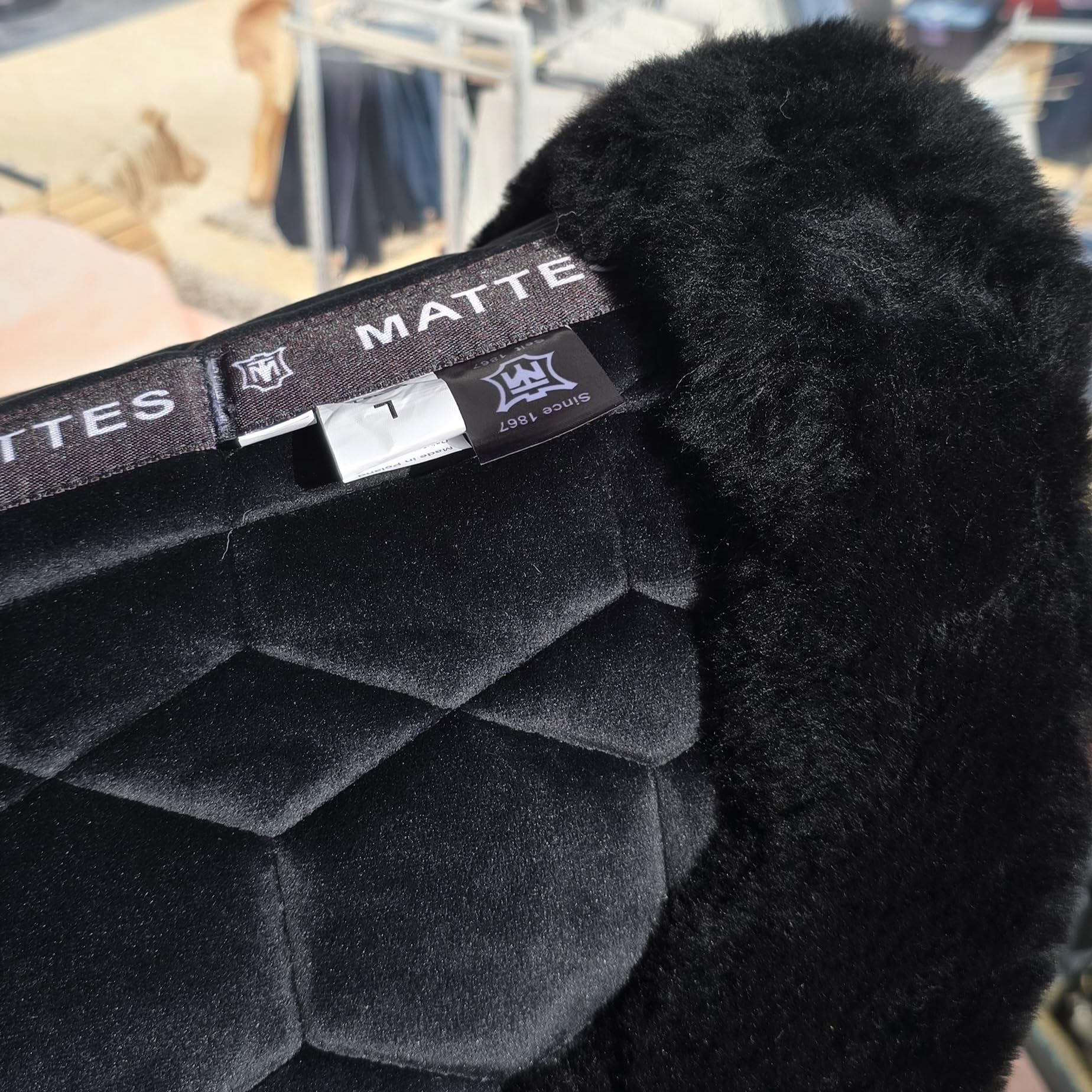 EPONA Mattes Lammfell Schabracke Dressur mit Strass - Schwarz/Samt Größe L