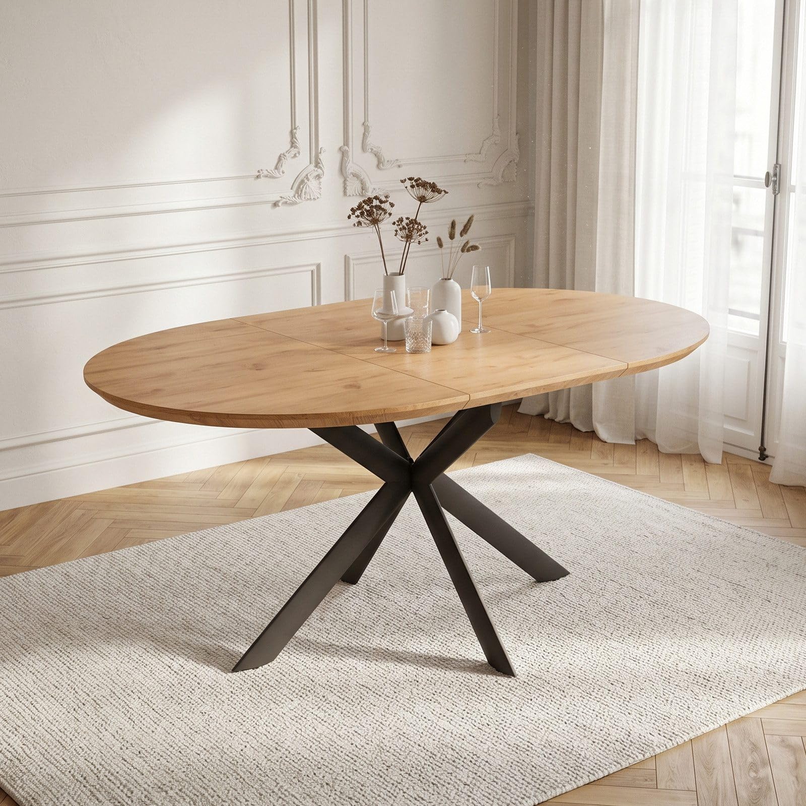 Wysuwany okrągły stół jadalny Rhein Wood Grain 110-150 cm metalowe nogi płyta MDF kolor drewna zawiera 4 grube czarne krzesła do jadalni, idealne na spotkania rodzinne