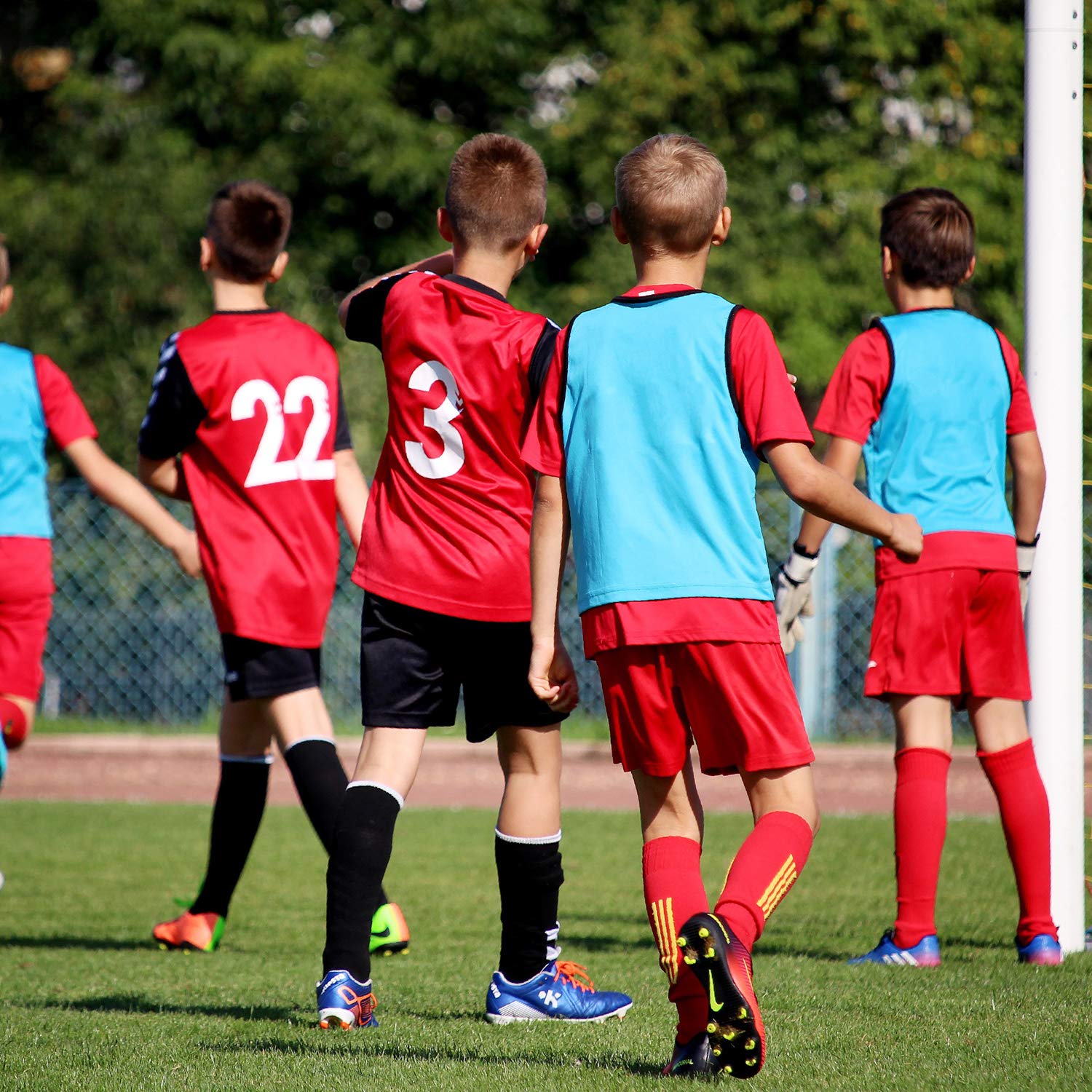 Espinilleras de fútbol con calcetín de fútbol, equipo de protección de pantorrilla ligero y transpirable para niños de 3 a 15 años, niñas y adolescentes