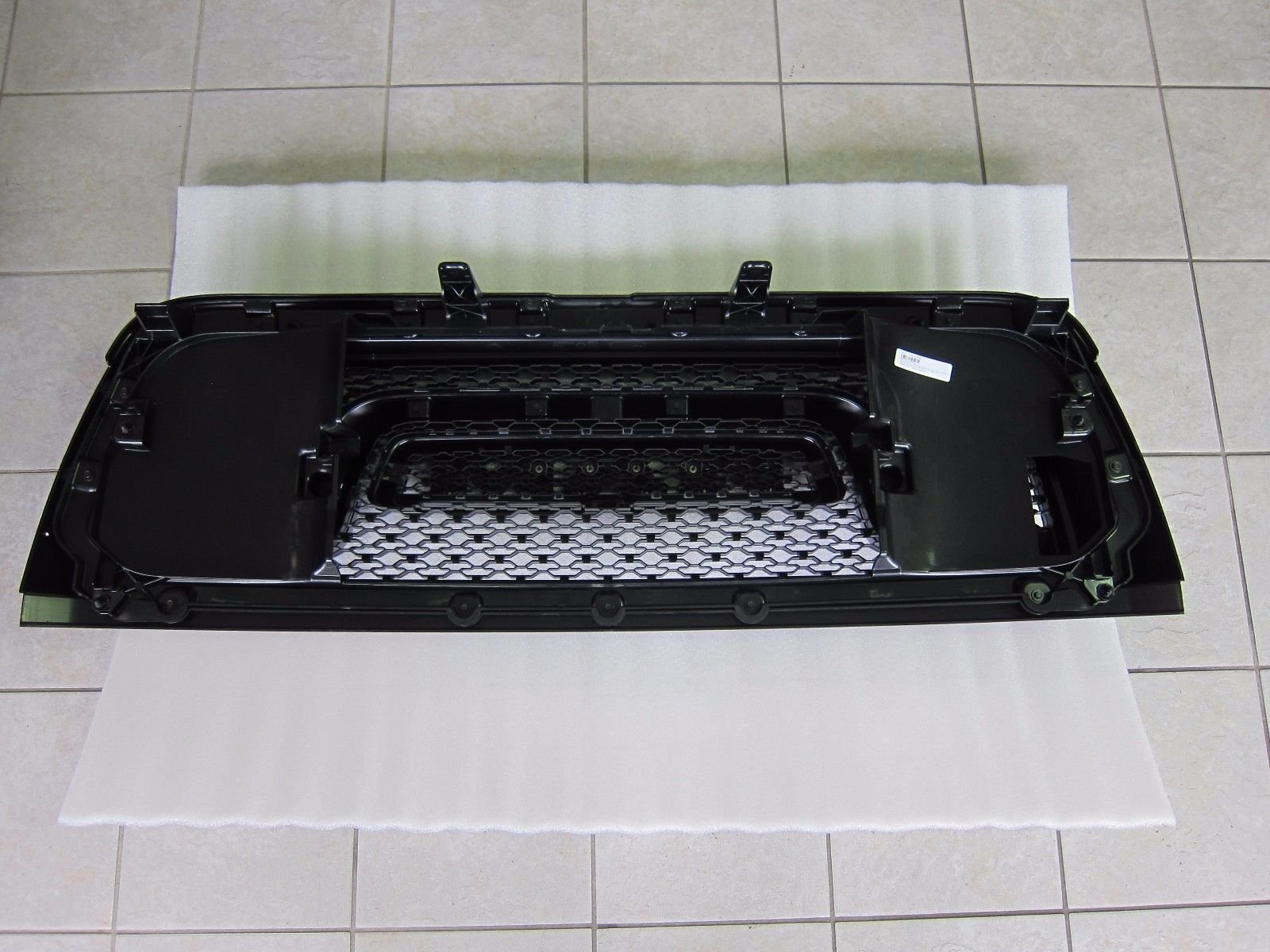 Parrilla Frontal Cromo Y Negro Para Dodge Daytona - OEM MOPAR, Número 68304038AA