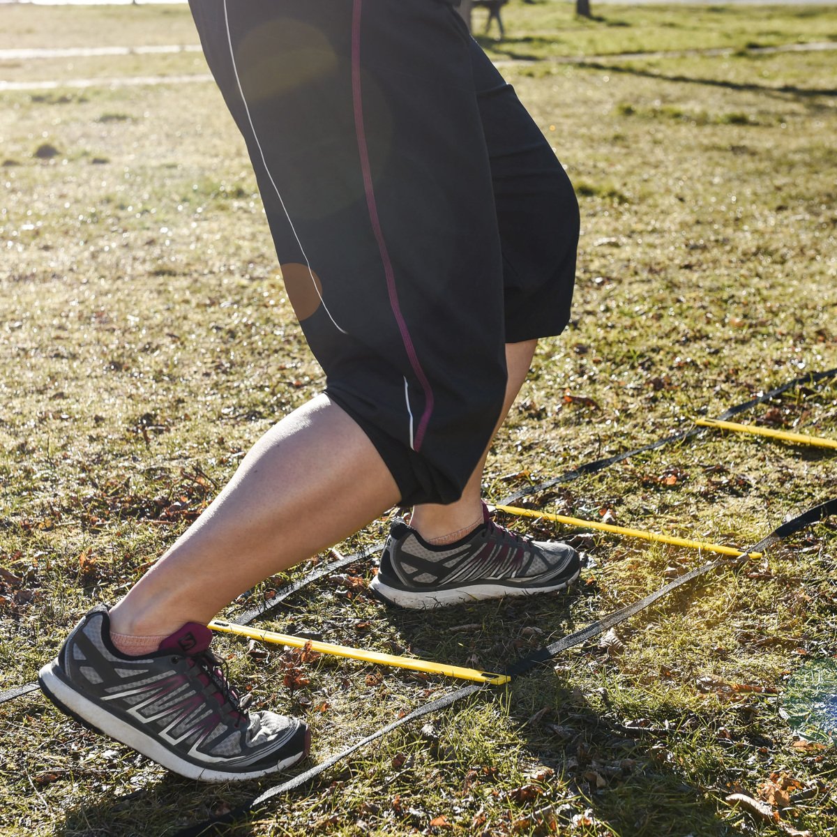 Navaris Drabina Speed Ladder 6 m – Drabina zwinności z 12 regulowanymi szczeblami – sprzęt do użytku wewnątrz i na zewnątrz do treningu piłki nożnej i fitnessu – dla dzieci lub dorosłych
