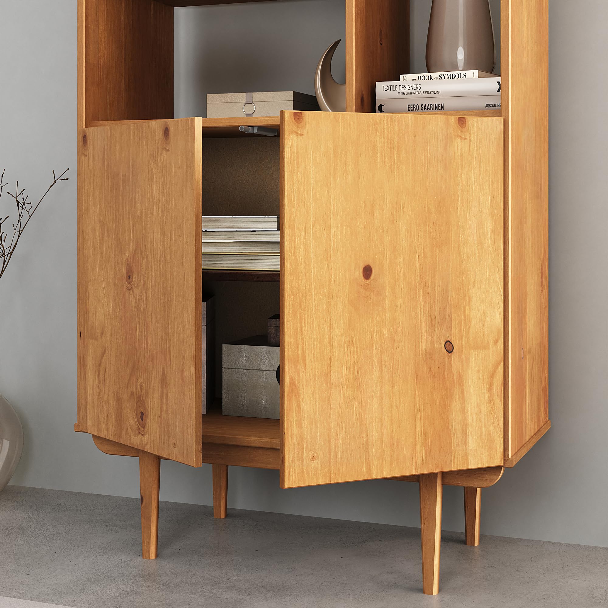 IDIMEX Highboard Simona mit offenem Regal in Massivholz Eiche Farben – Wohnzimmer Kommode mit 3 offenen Fächern und 2 Türen – Bücherregal mit Türen – Retro Holzschrank