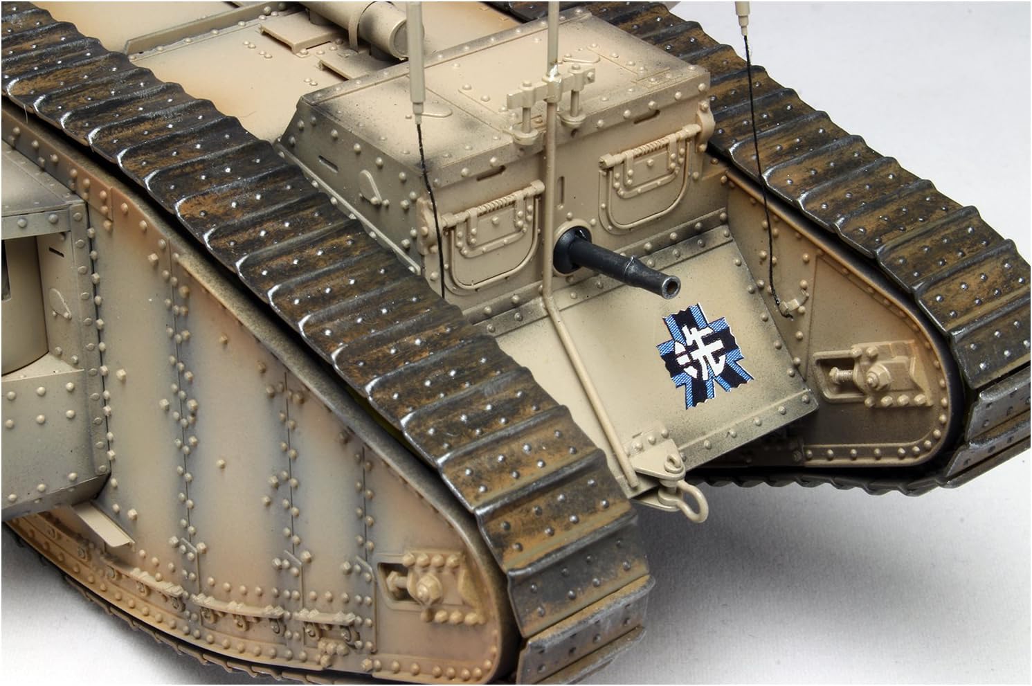 Amazon プラッツ ガールズ パンツァー最終章 Mk 4戦車 大洗女子学園 サメさんチーム 1 35スケール プラモデル Gp 40 プラモデル 通販