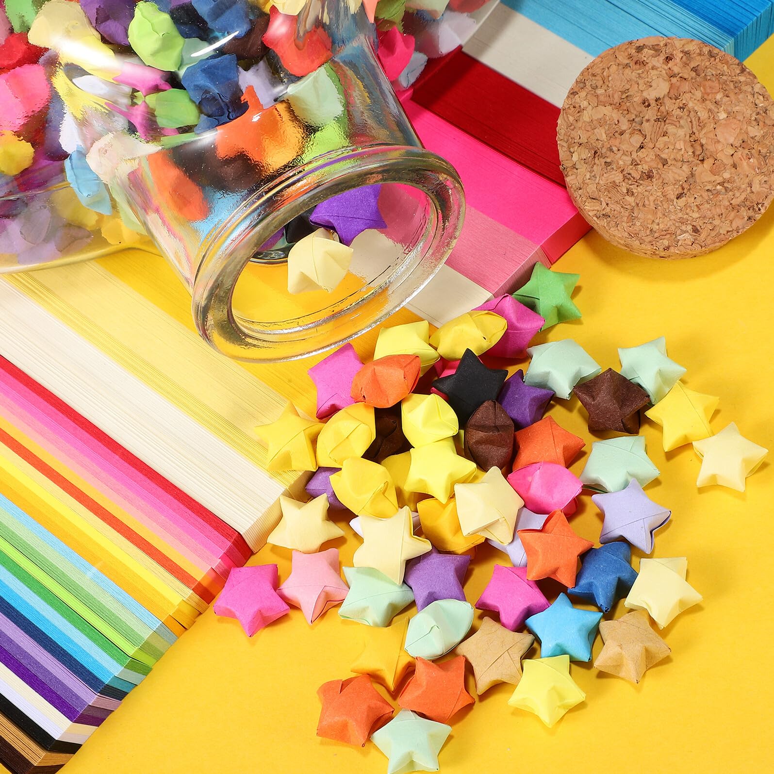 Mikikit Origami Papiersterne Satz mit Kleinen Glasfläschchen und Korkdeckeln Bunt Doppelseitig Farbig Selbstgemacht Bastelset für Wohnraumdekoration und Gastgeschenke Zufällige Farbe