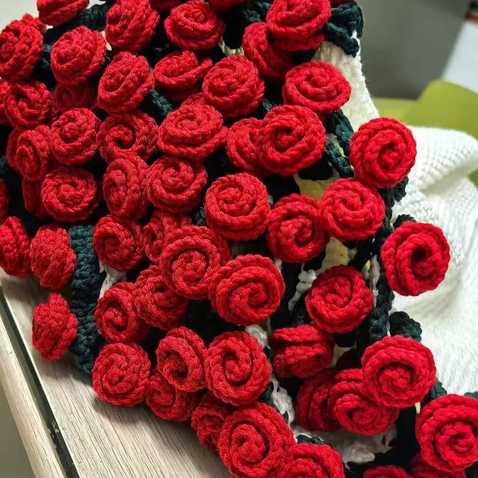 Szydełkowany koc z bukietem róż, ręcznie robiony, miękki i lekki, romantyczny szydełkowany dzianinowy koc, ręcznie robiony koc na sofę (wino, 60 cm gotowy produkt)