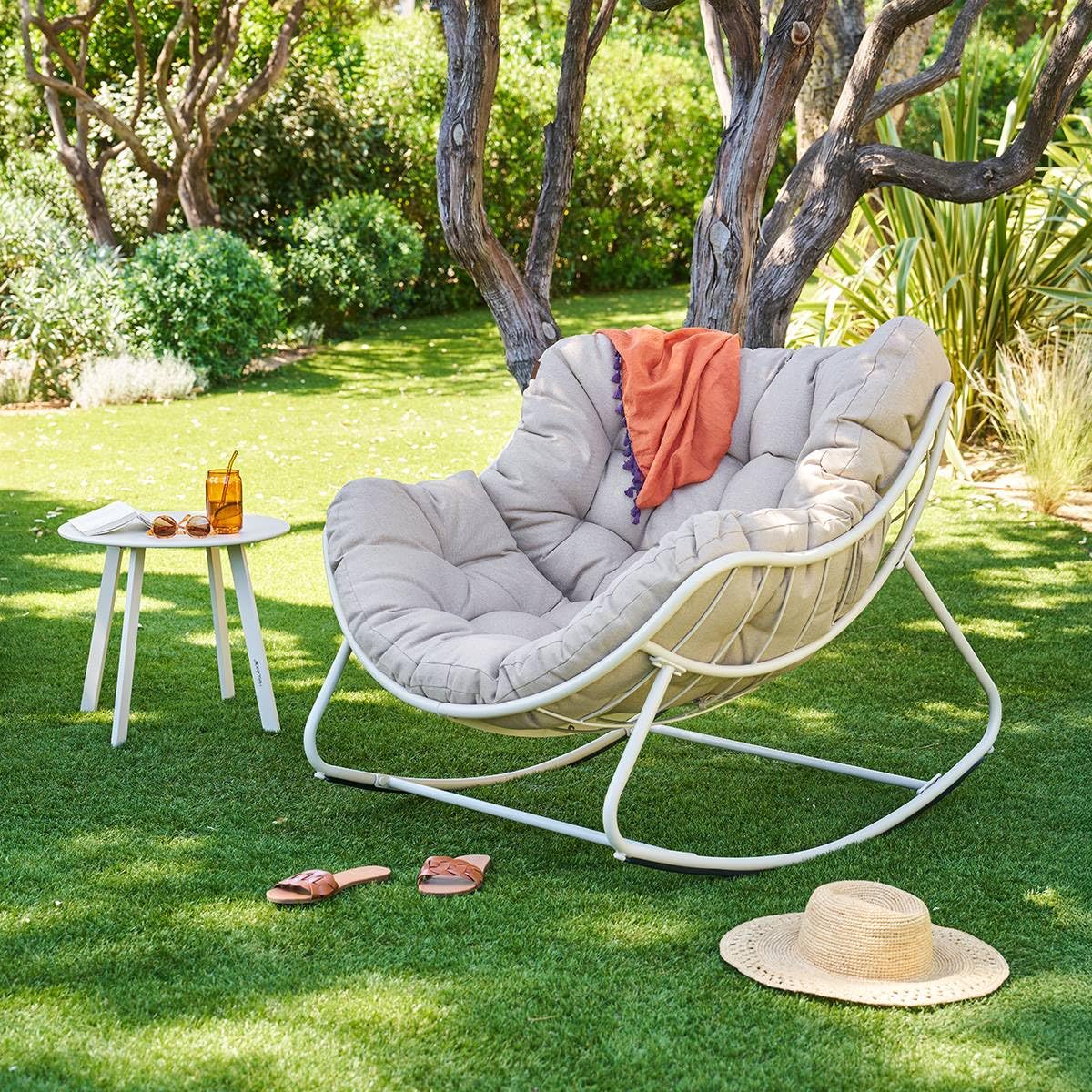 Hespéride – Fauteuil Œuf à Bascule Paopao Argile et Beige – Acier Époxy Anti‑Rouille – Coussin Capitonné Ultra Moelleux – Extérieur Jardin Terrasse – 96x109x83 cm