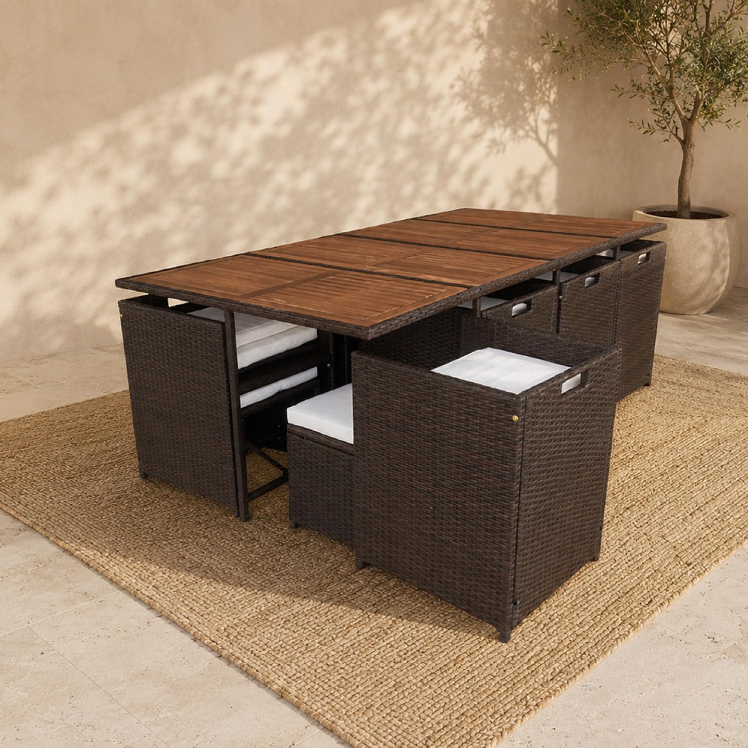 CONCEPTO FÁBRICA | Salón de jardín Empotrable Toledo 12 plazas Resina Trenzada Marrón | Mesa de comedor exterior con 8 Sillones y 4 Pufs | Bandeja Acacia | Cojines Beige Desenfundables | Funda