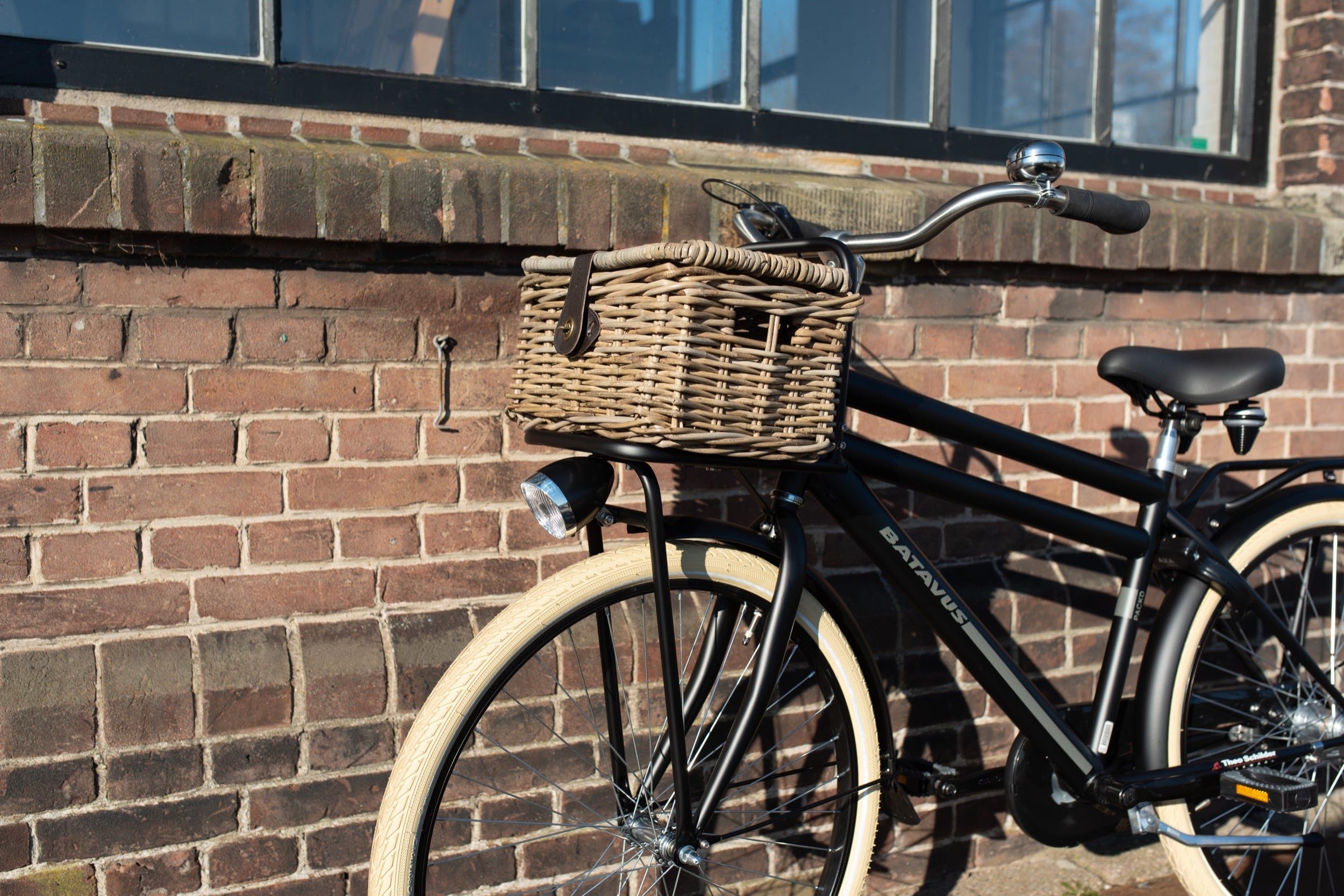 FAST RIDER Junior Fahrradkorb Vorne für Kinderfahrrad, 8L Fahrrad Korb für Schulranzen, Bike Basket mit Deckel, Ergonomisch, Modisch, Schutz vor Regen, Handgemacht - Rattan Beige