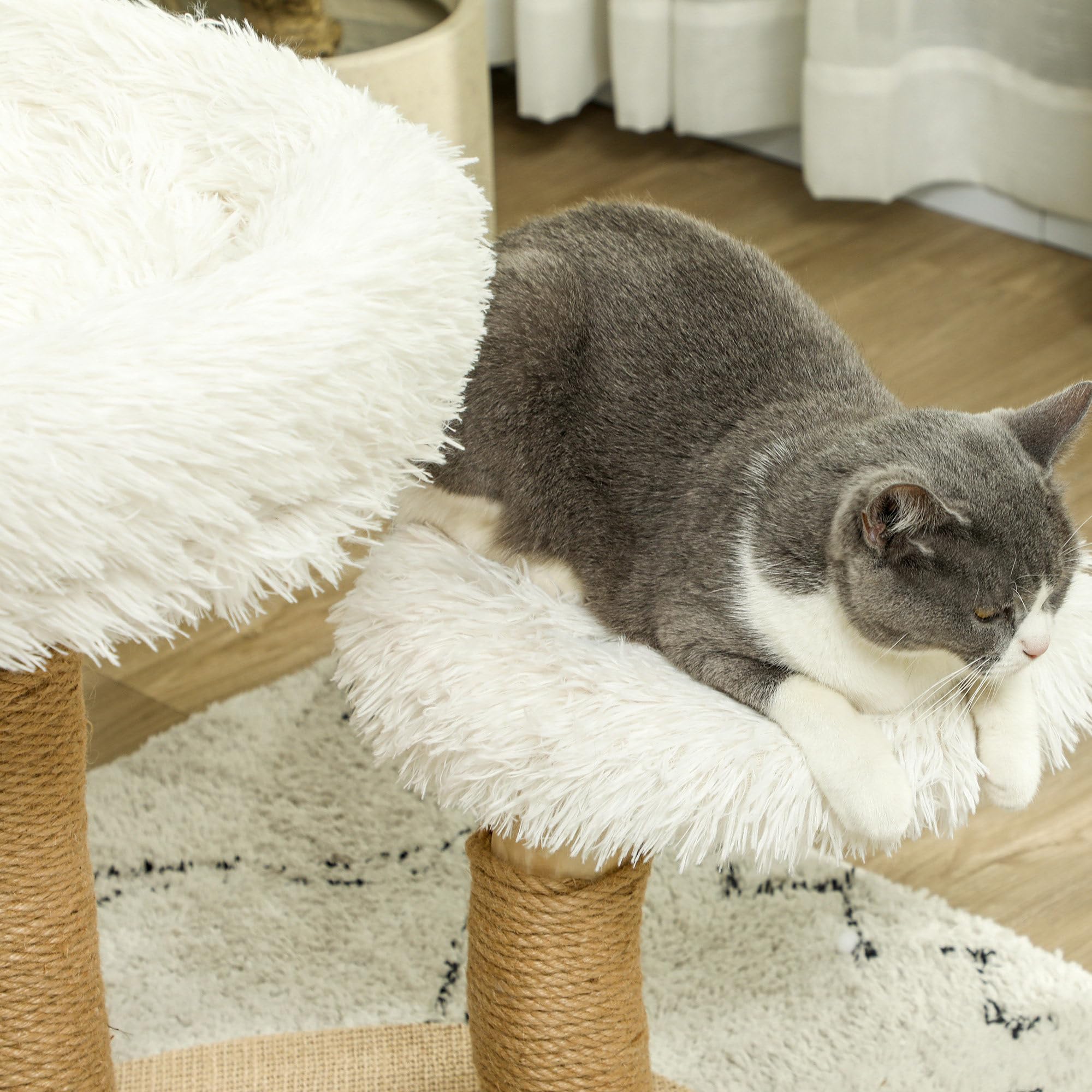 PawHut Drapak dla kota o wysokości 61,5 cm z piłką do zabawy, łóżkiem, wieża dla kota z deską do drapania dla kotów, dla kotów poniżej 5 kg, drewno gruszki, biały