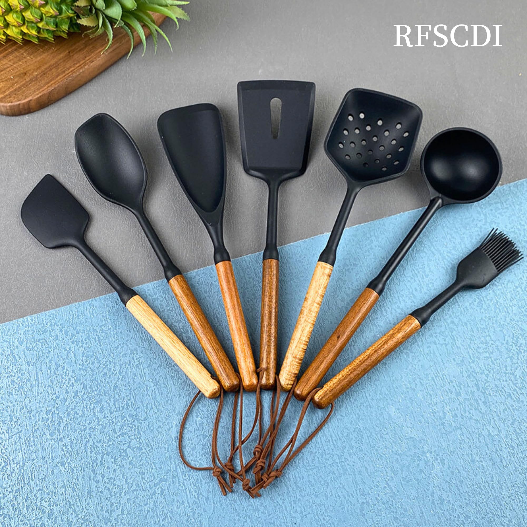 Squisito set di utensili da cucina in silicone, atossici, resistenti al calore, con manici in silicone per uso alimentare e legno, include spatola e cucchiaio per pentole antiaderenti, nero