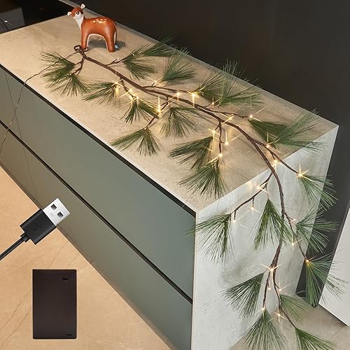 Fudios Guirnalda de pino de Navidad iluminada con temporizador de 6 pies, funciona con pilas o enchufe USB, guirnalda de luces de vegetación