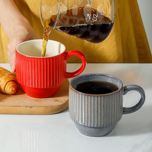 Miniatura 6 de Hasense Juego de 4 tazas de café de 12 onzas con estante, tazas de café apilables rojas de cerámica, modernos juegos de tazas de café acanalado para