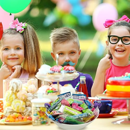 Miniatura 4 de Paquete variado de dulces para fiestas, caja de 8 libras, batido cremoso de leche TWIZZLERS, paletas y masticables de frutas