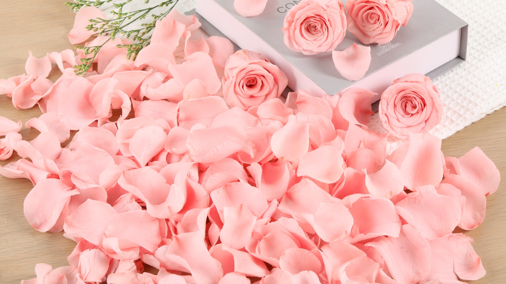 White Paper Flowers, Artificial 3D Wall Décor Wedding Birthday Bridal