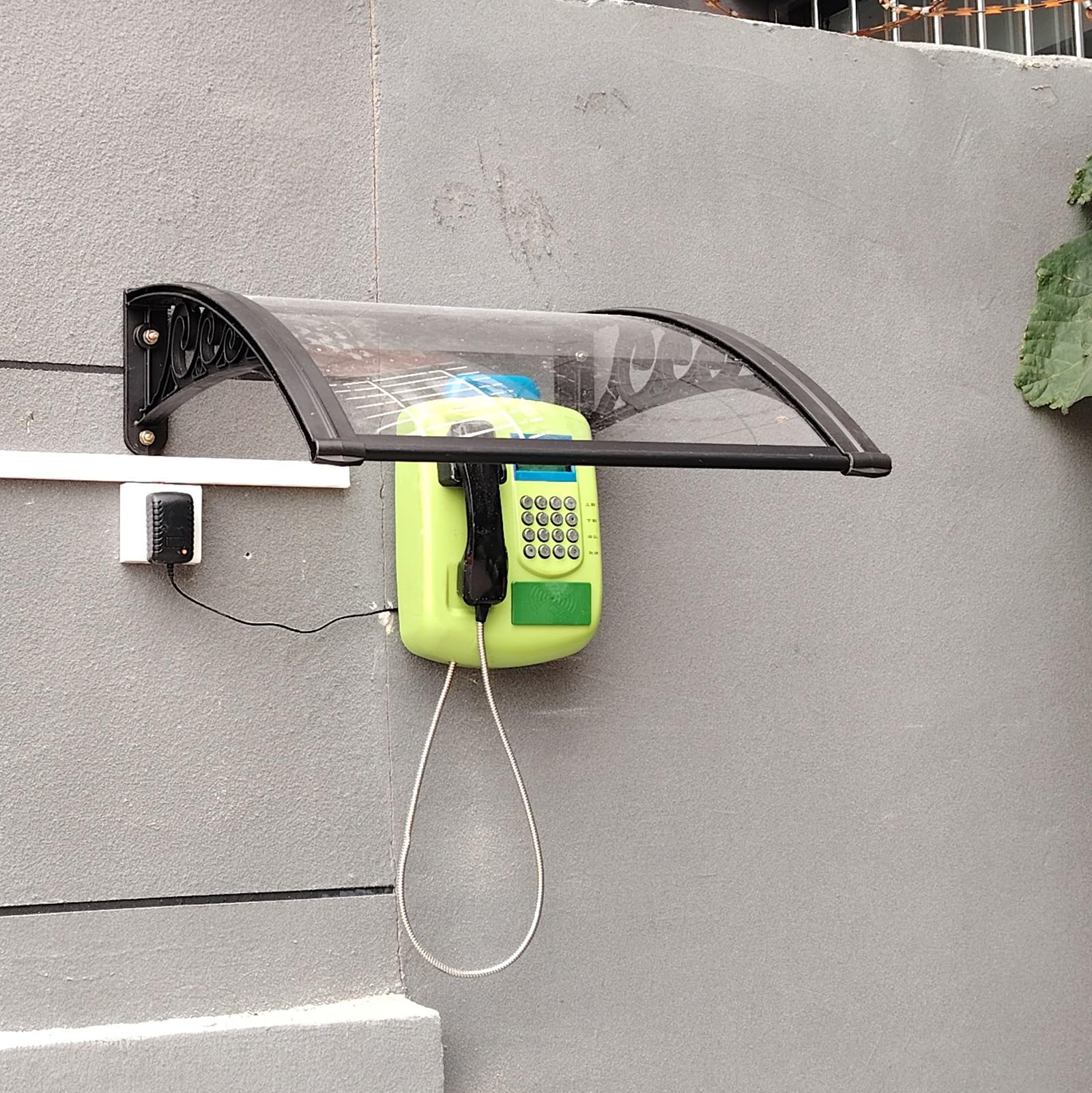 Auvent de fenêtre contre pluie et UV avec abri en métal transparent pour balcon