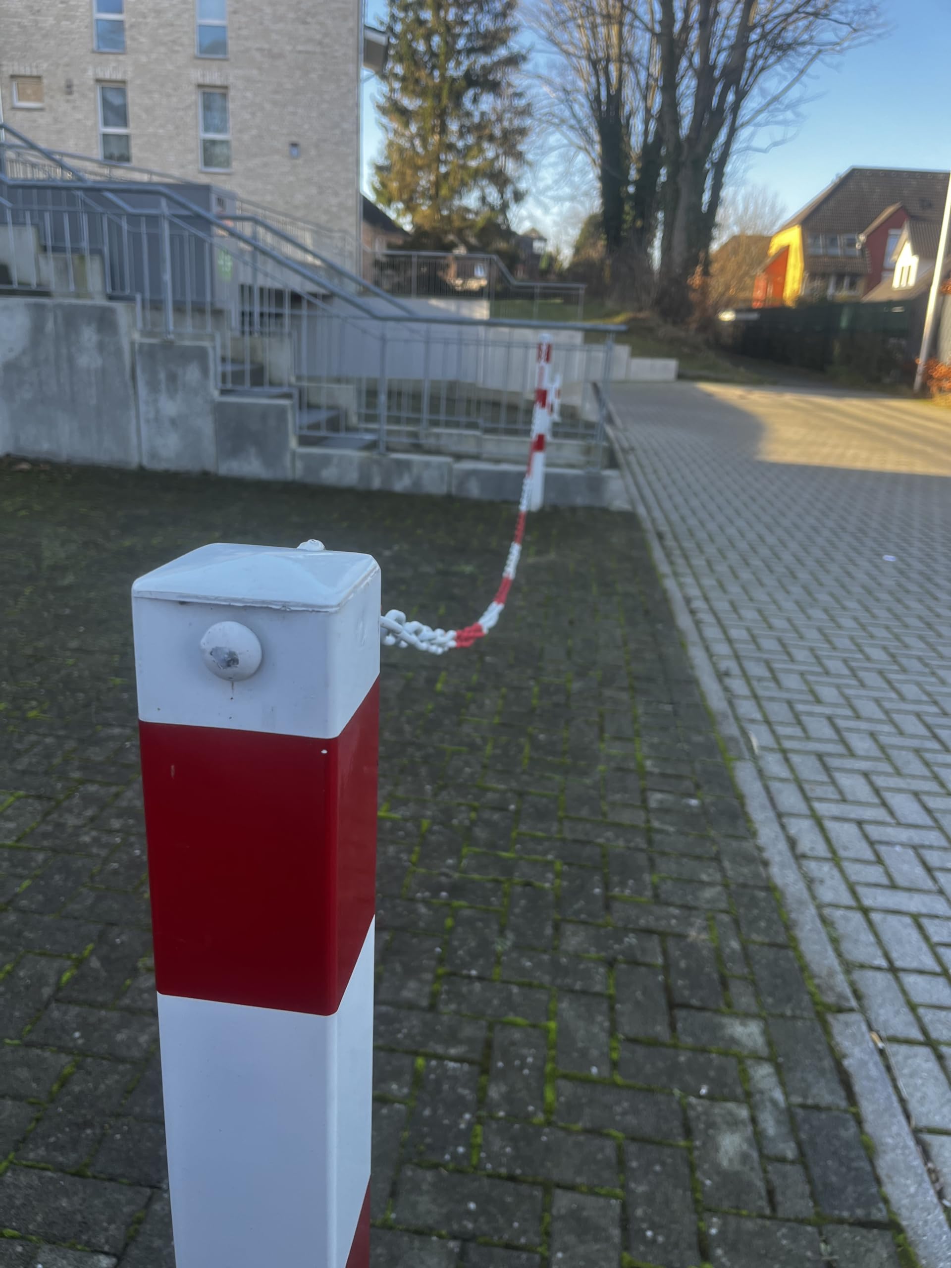 Absperrkette/Stahlkette - 5m Rot/Weiß - 6mm Stärke - Stahl verzinkt - gute Sichtbarkeit - stabil & robust - Absperren von Flächen/Parkplätzen - Absperrung