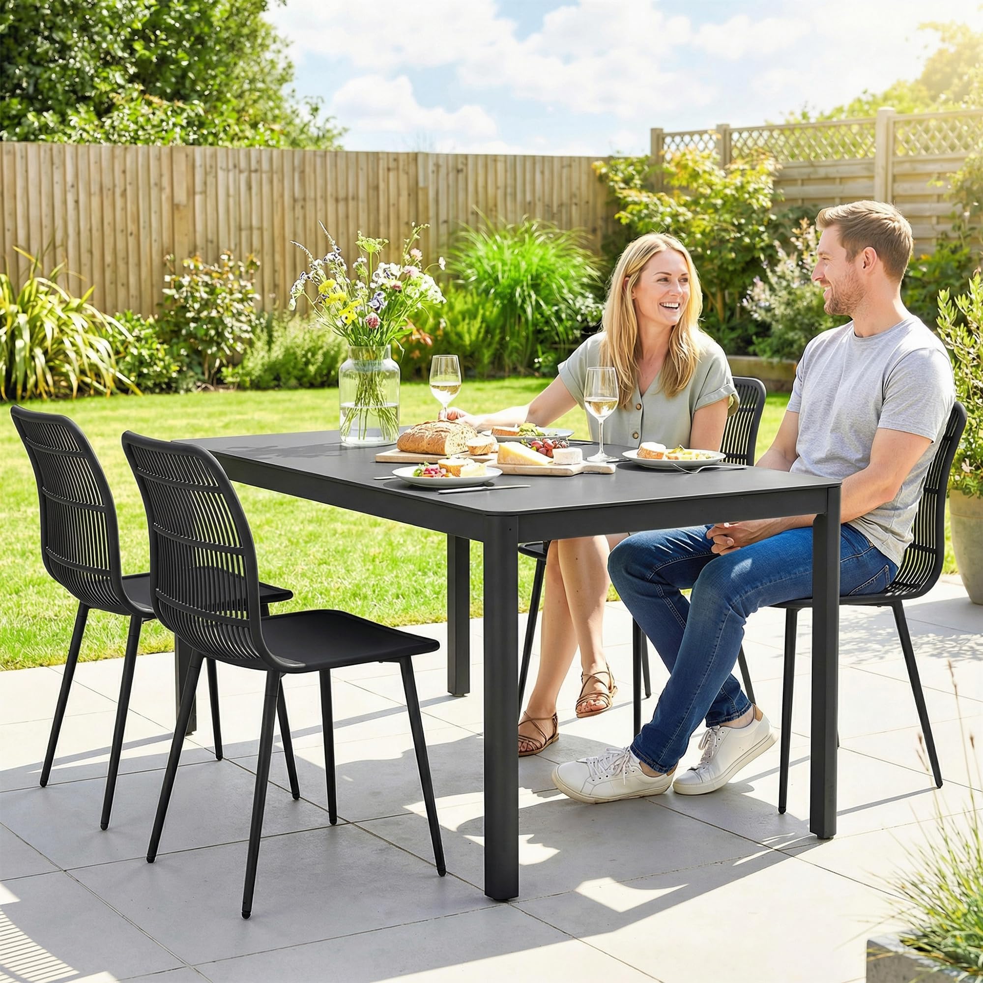 Outsunny Juego de 4 sillas de jardín de polipropileno con respaldo ergonómico, sillas para comedor de exterior de metal, para patio, balcón, terraza, exterior, 46 x 51 x 84,5 cm, negro