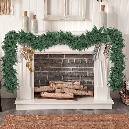 Miniatura 7 de Hananona Guirnalda de cedro artificial de 9 pies, guirnalda de pino de cedro de invierno de tacto real, guirnalda verde artificial para mesa, manto,