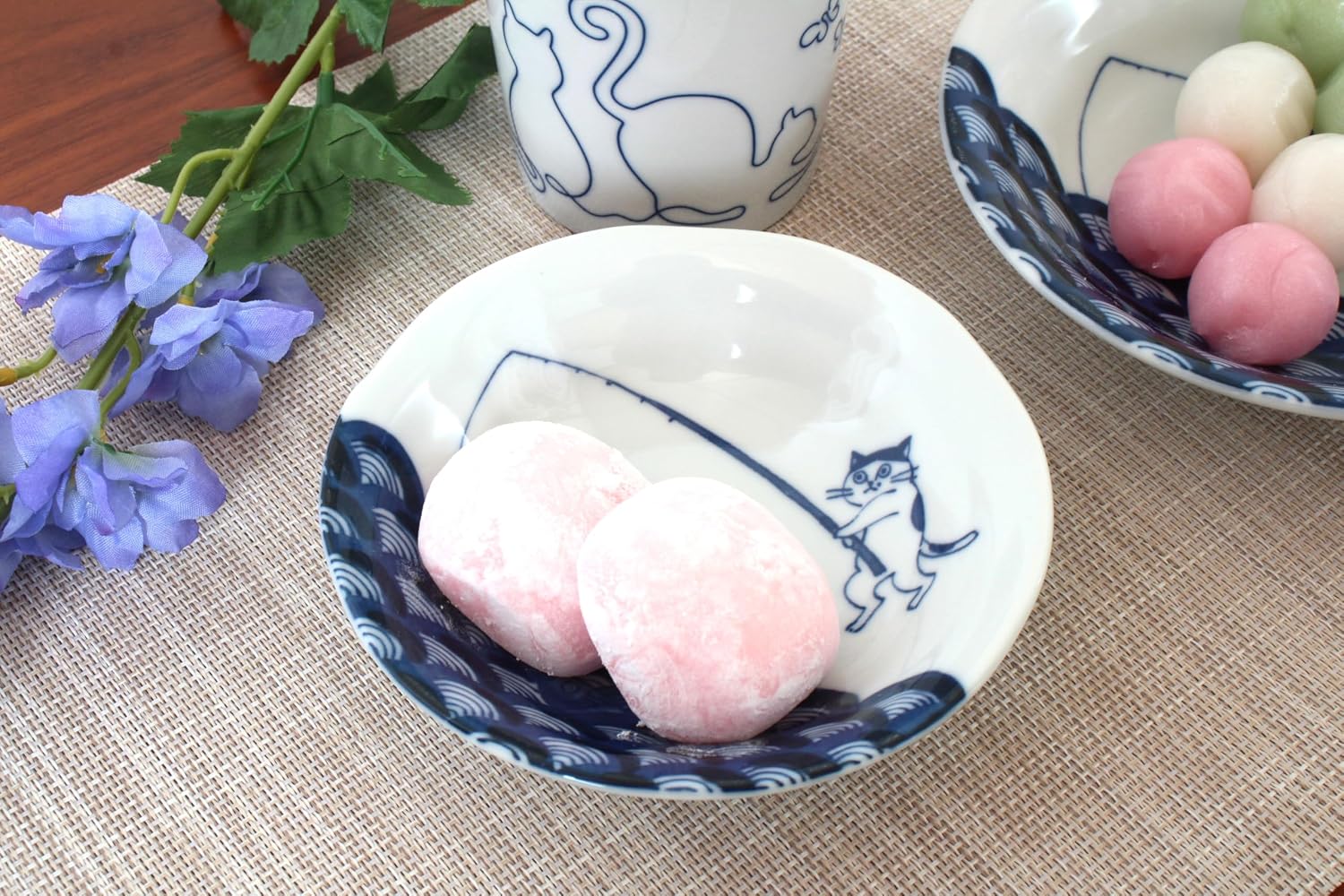 Mino ware Japanese Ceramics Pair Round Plate Japanese Cat (set of two) made in Japan GBS229 (Small Deep, Fishing)