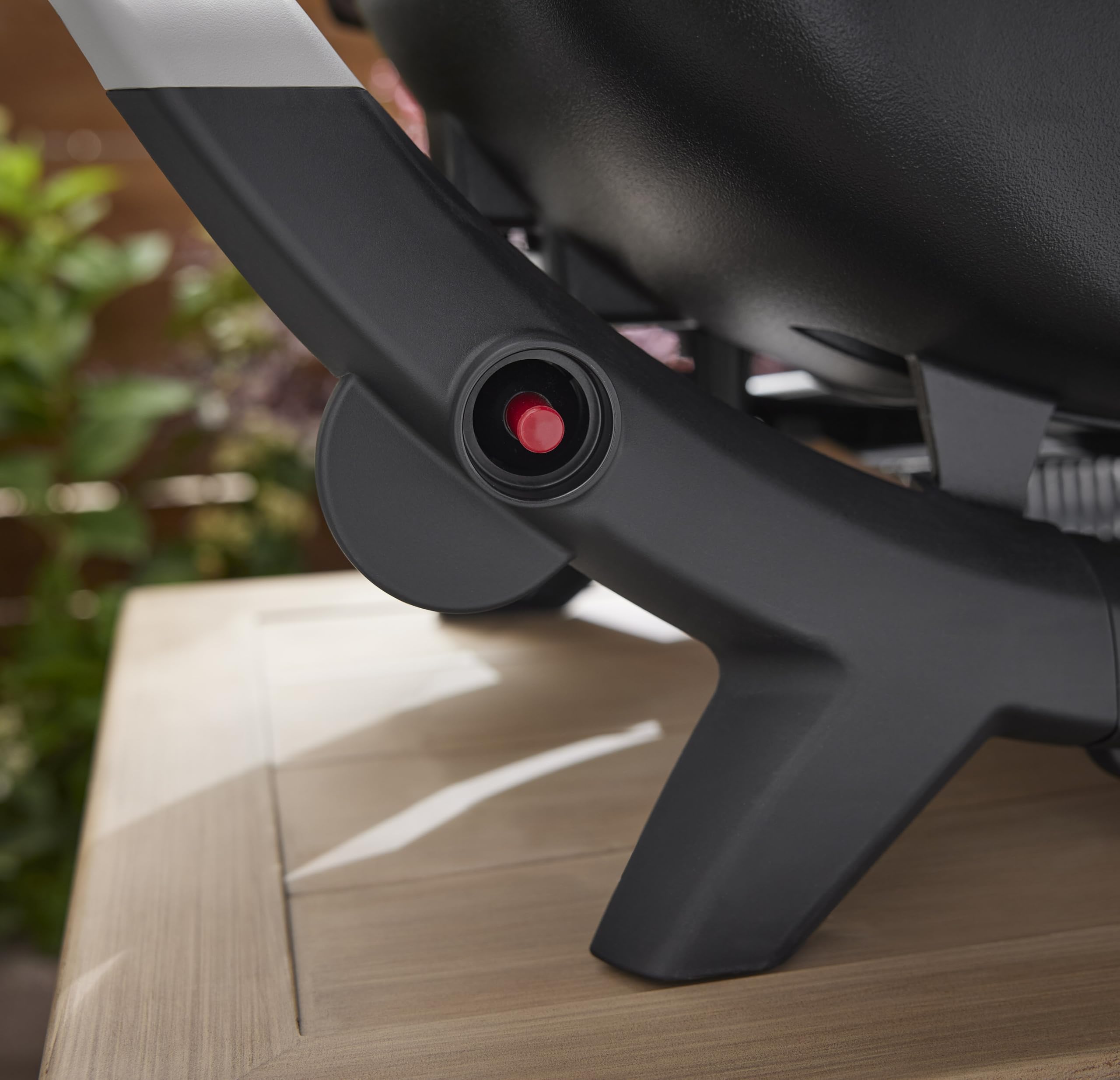 Weber Q2100N Barbecue à gaz, Surface de Cuisson 53 x 39 cm, 1 brûleur, Grille en Fonte émaillée (2 Parties), Couvercle et cuve en Fonte d'aluminium - Noir (1501069)