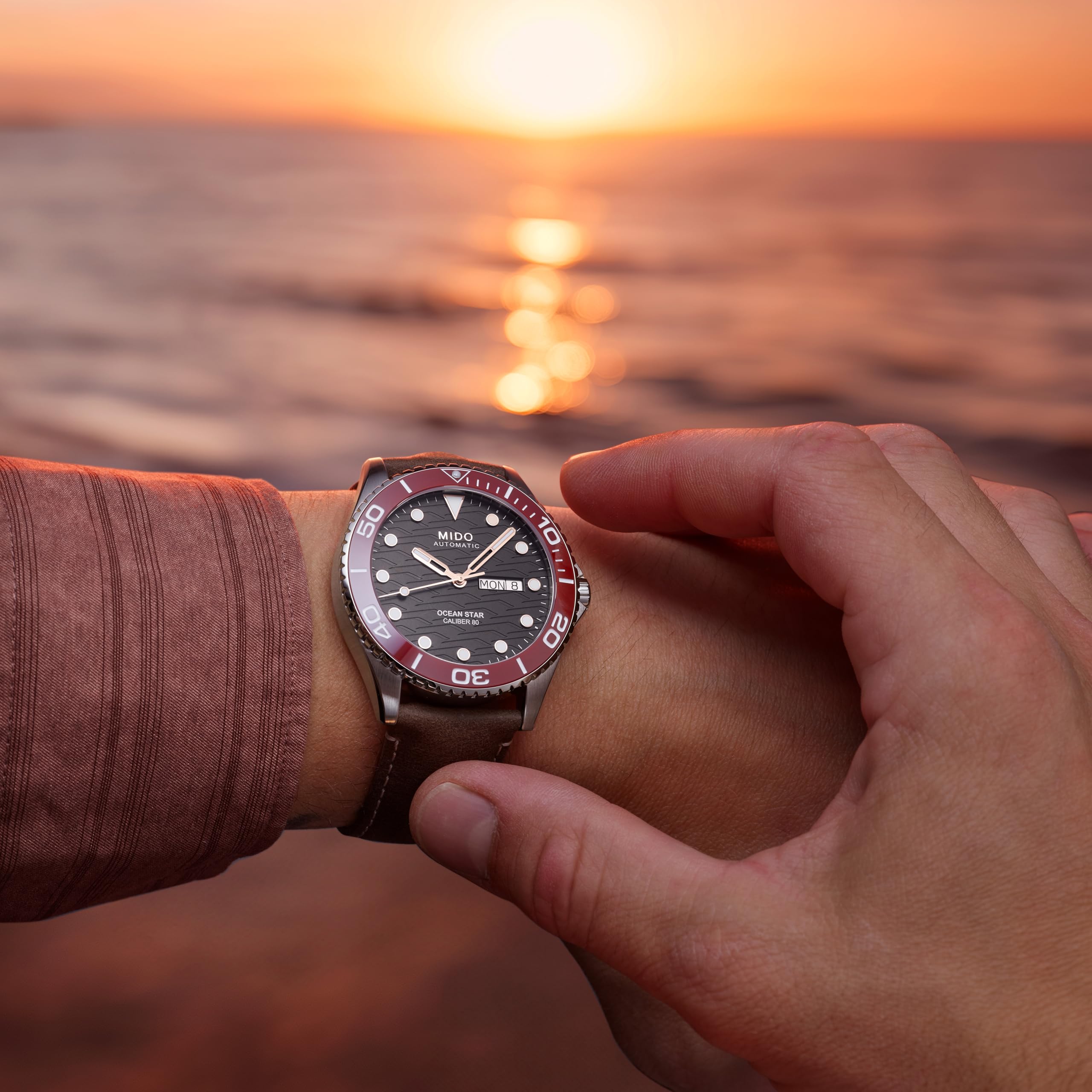 MIDO Ocean Star 200C Szwajcarski automatyczny zegarek do nurkowania dla mężczyzn - koperta ze stali nierdzewnej 42,5 mm - Ceramiczna obrotowa ramka - Tarcza z falami z dniem, kalendarzem daty