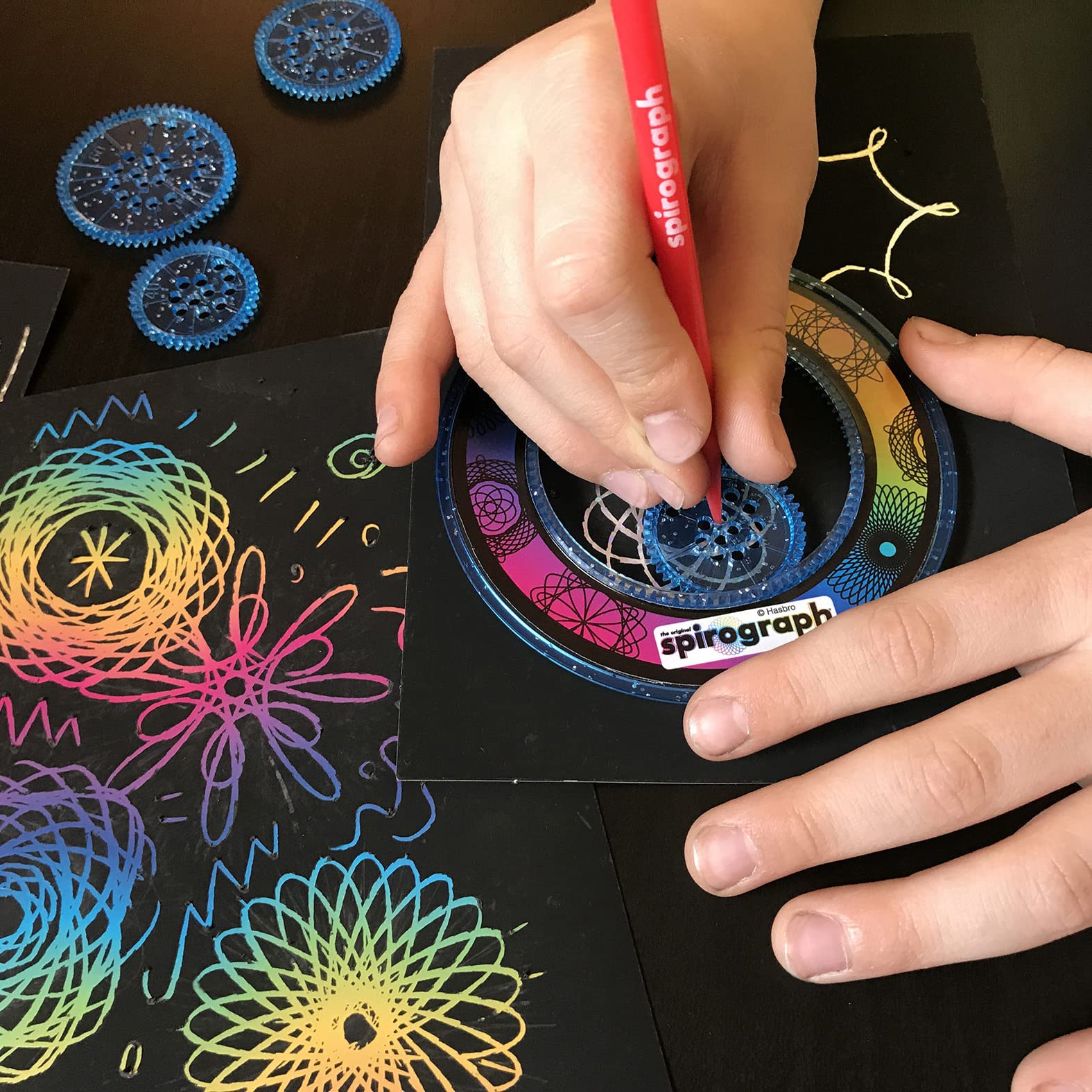 Silverlit - SPIROGRAPH Set meerkleurig en glitter – creatieve vrije tijd – mandala meerkleurig – magische spiralen – cadeau-idee tekenset – boekje met vele designs – speelgoed voor kinderen vanaf 8