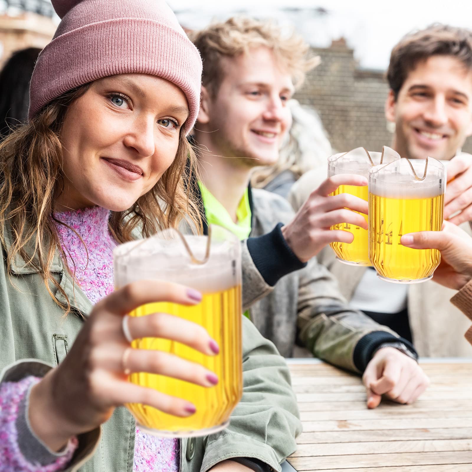Paquete de 16 jarras de agua de plástico transparente de 32 onzas a granel, jarra de restaurante duradera con boquilla y asa para servir cerveza, sangría, refrescos, limonada, jugo, bebida, té, 7
