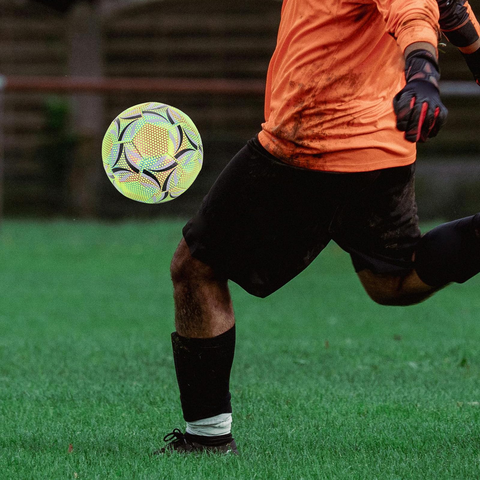 Angoily Pallone da Calcio Luminoso Notturno per Allenamento Giovanile e Competizioni, Pallone da Calcio per Partite Indoor ed Esterne Design Resistente e Controllo Migliorato