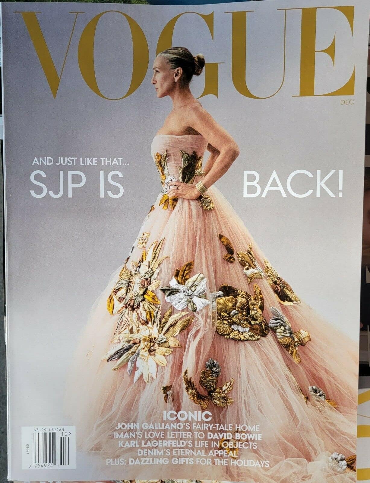 Vogue Magazine December 2021 And Just Like That…Carrie’s Back! Sarah Jessica Parker Opens Up About a Grand Return [Single Issue Magazine] Vogue Magazine PB Single Issue Magazine