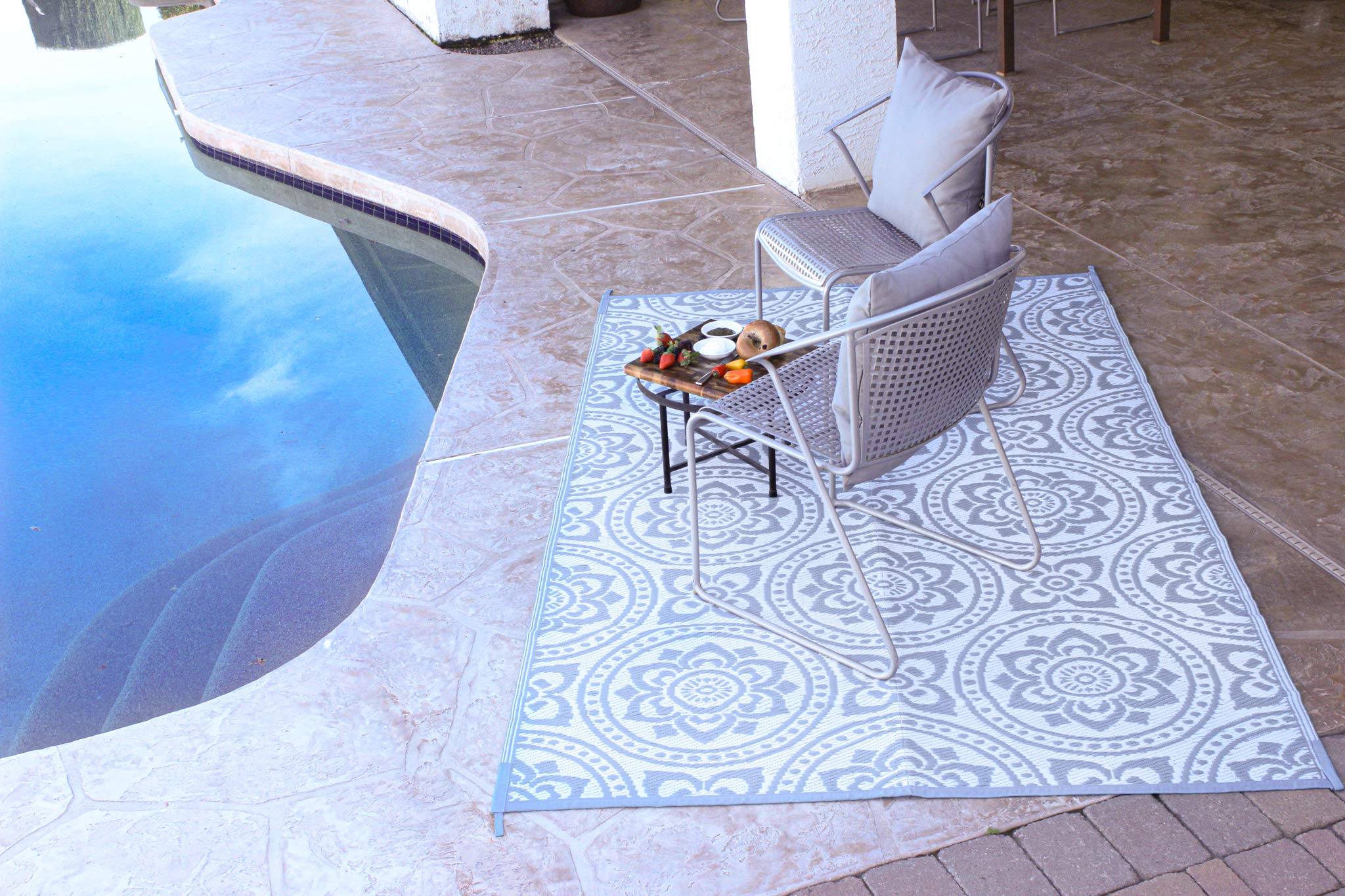 Stylish Camping 258106 8-feet by 10-feet Reversible Mat, Plastic Straw Rug, Large Floor Mat for Outdoors, RV, Patio, Backyard, Picnic, Beach, Camping - Boho Mat (Grey/White)