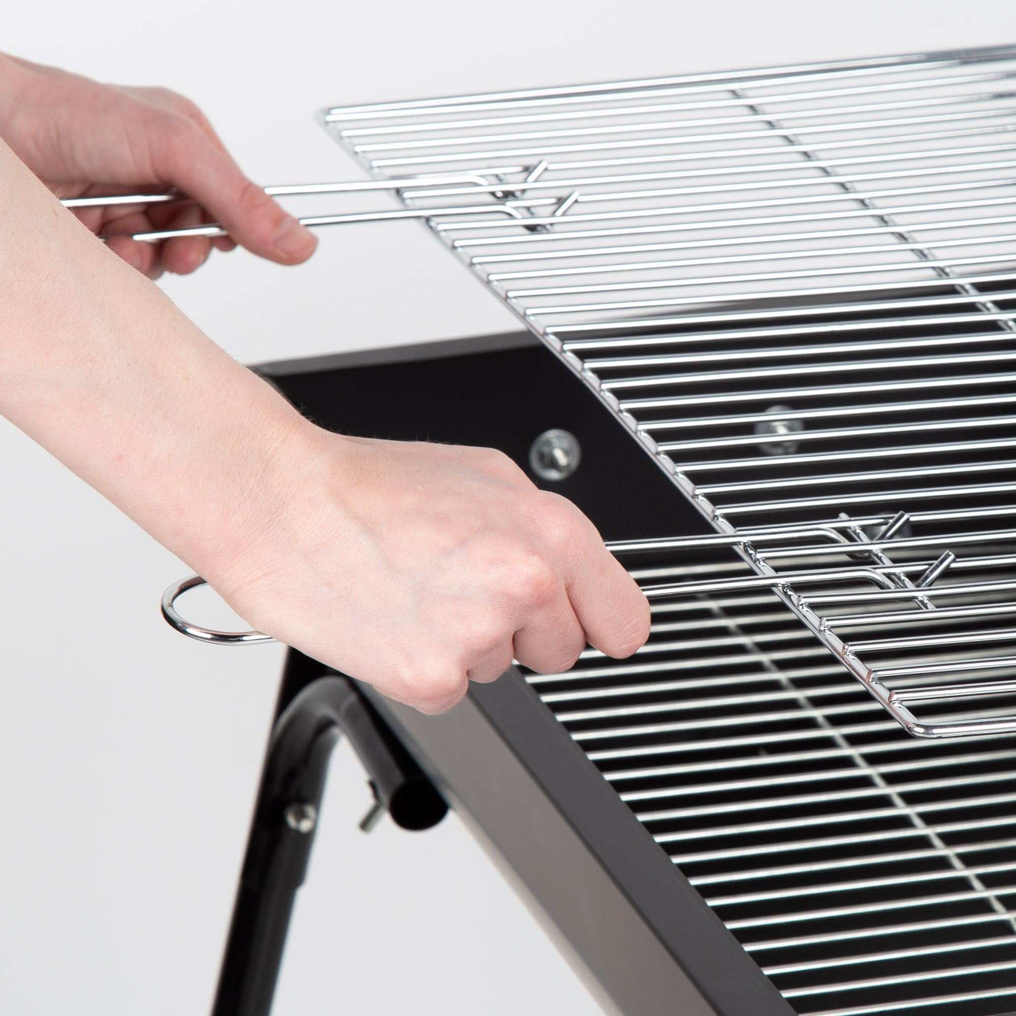 AKTIVE Przenośny grill węglowy, 91x33x71 cm, matowa czerń, grill ze stali nierdzewnej, szeroka powierzchnia, 4 nogi, uchwyty boczne do transportu (63111)