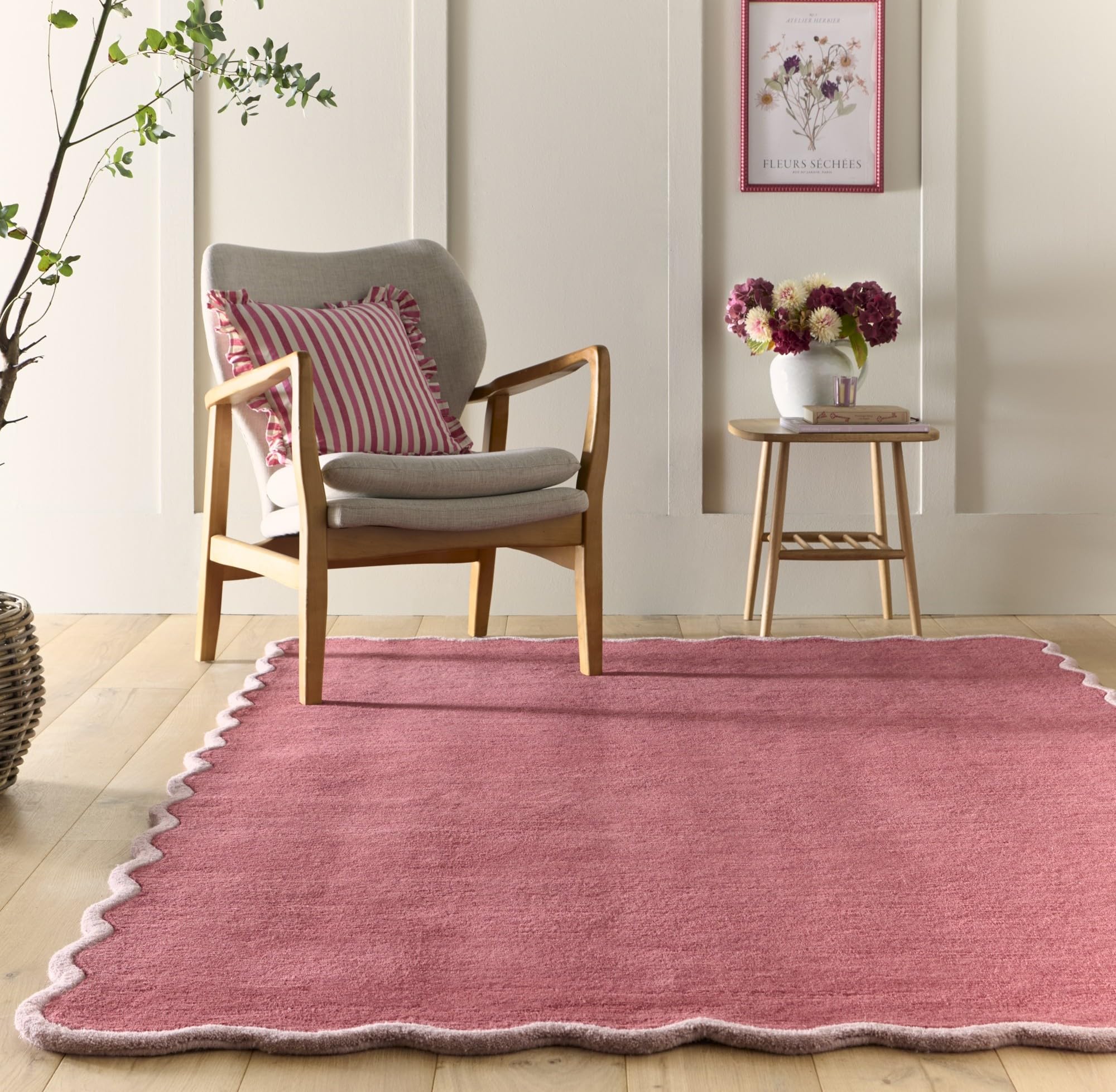 Lord of Rugs Border Scallop Wool Rug for Living Room Bedroom Dining Room Scandi Carpet Hand Tufted Quality Soft Plain with Curved Edges Rug Coral Lilac, Medium size 120 x 170 cm (4'x5'6")