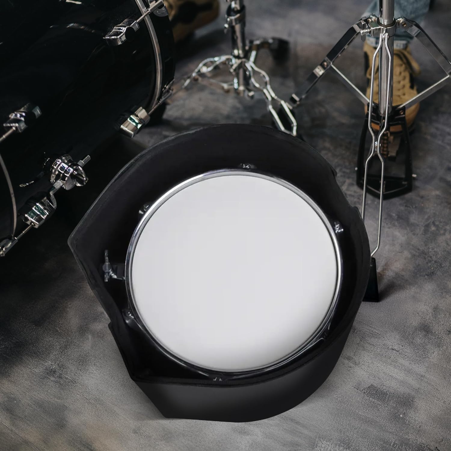 SKB 9" x 10" Tom Case with Padded Interior, D-Shaped Drum Design, and Molded in Feet for Upright Positioning and Stability, Black