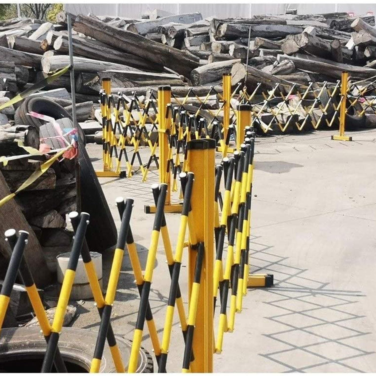 Barrera de seguridad extensible para puerta retráctil, ideal para zonas de trabajo, garajes, muelles de carga. Valla metálica fácil de mover para mayor seguridad.