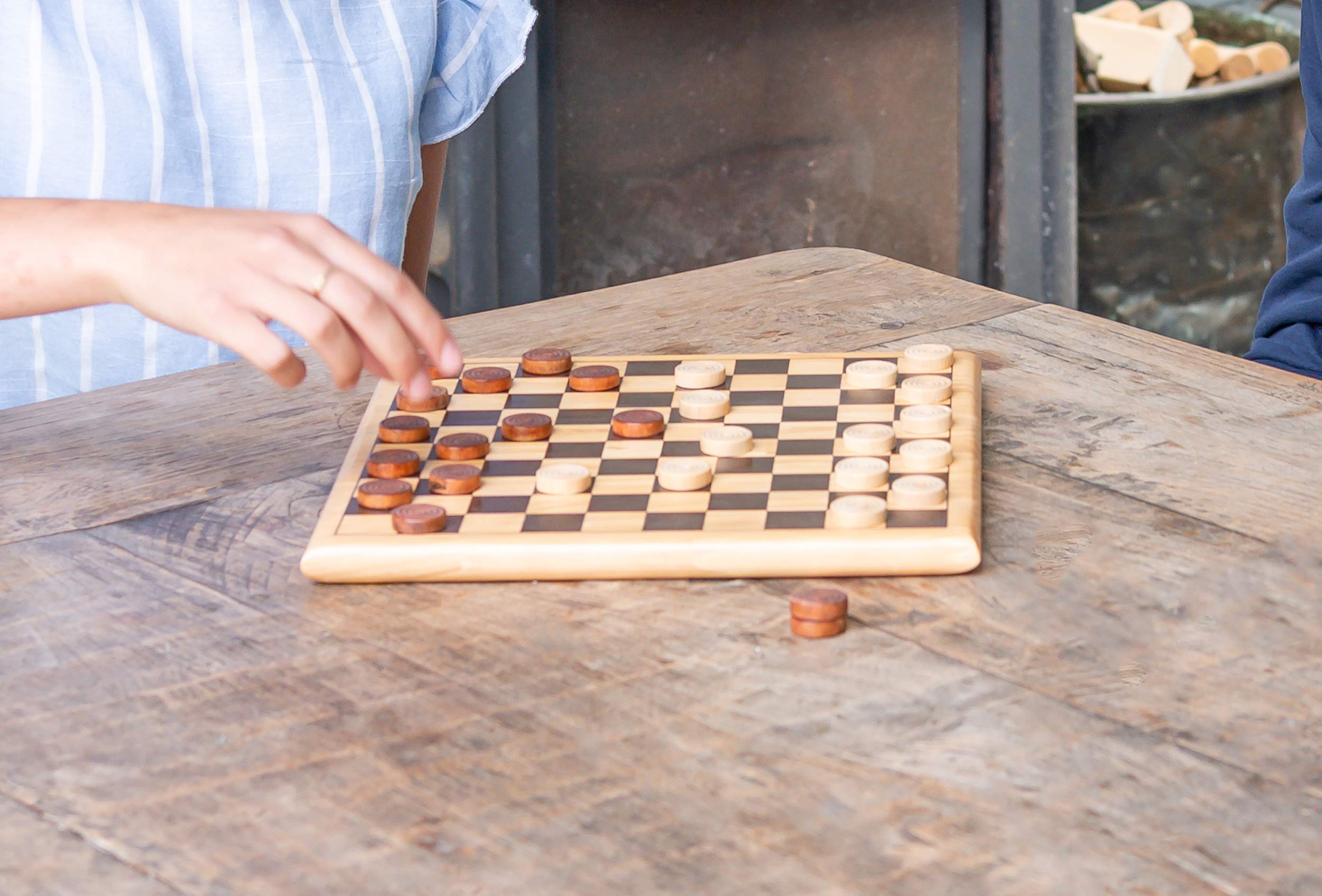 Engelhart - 150236 - Jeu de Dames en Bois - Marron et Crème - Jeu de Société Classique - Damier en Bois Massif - Stratégie - Débutants - Famille - 2 Joueurs - Dès 6 Ans