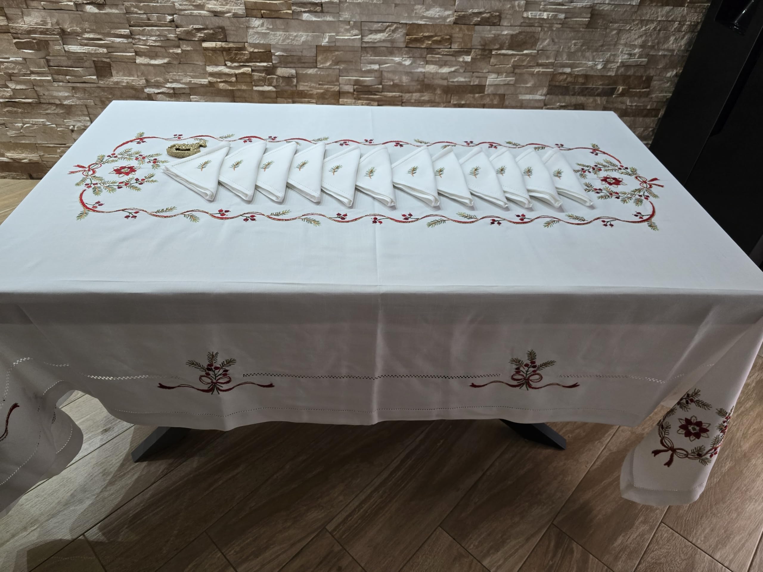 Tovaglia Natalizia ricamata a mano in misto lino 12 posti Natale