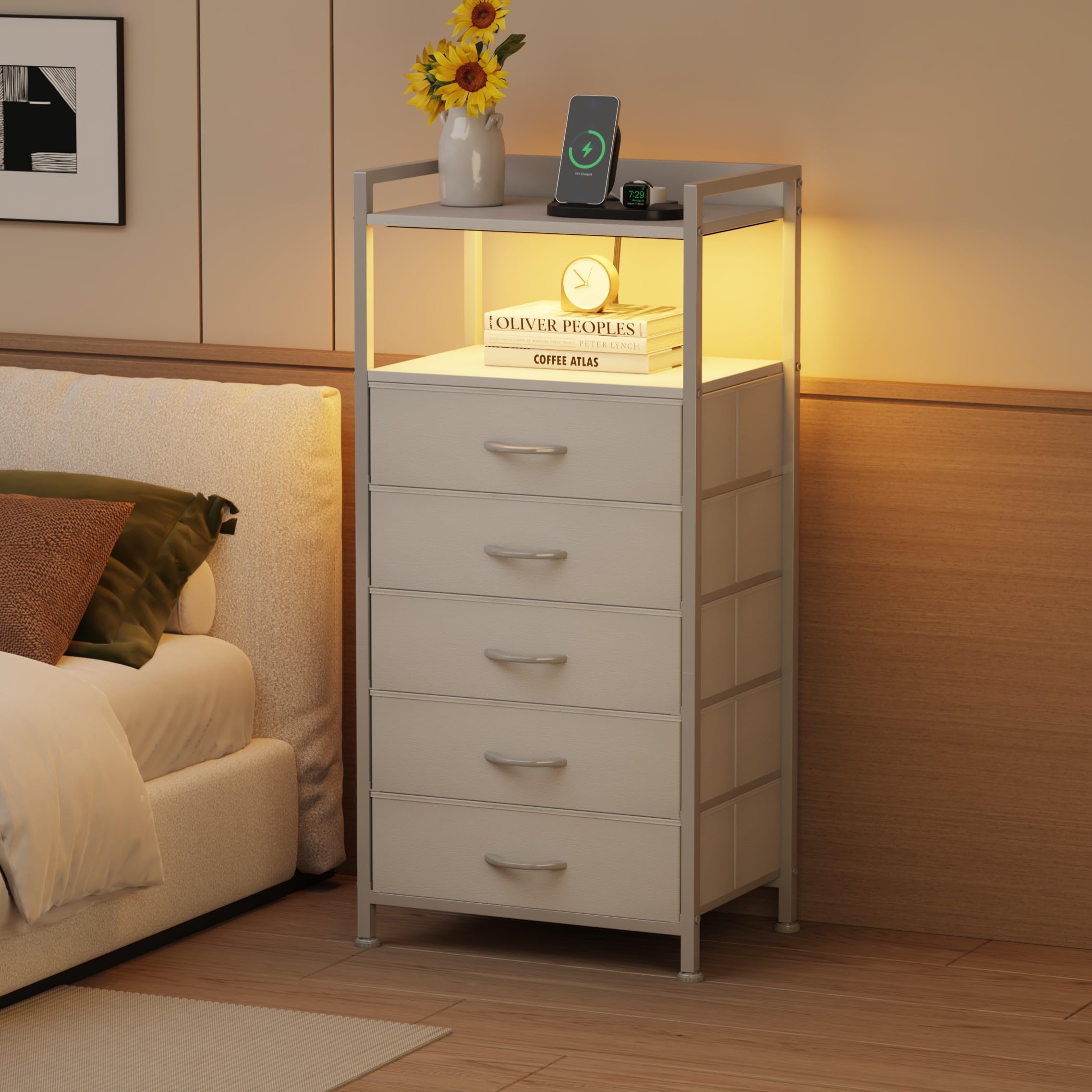 Table de chevet design blanc épuré : étagère en bois, cadre en métal et 5 tiroirs de qualité