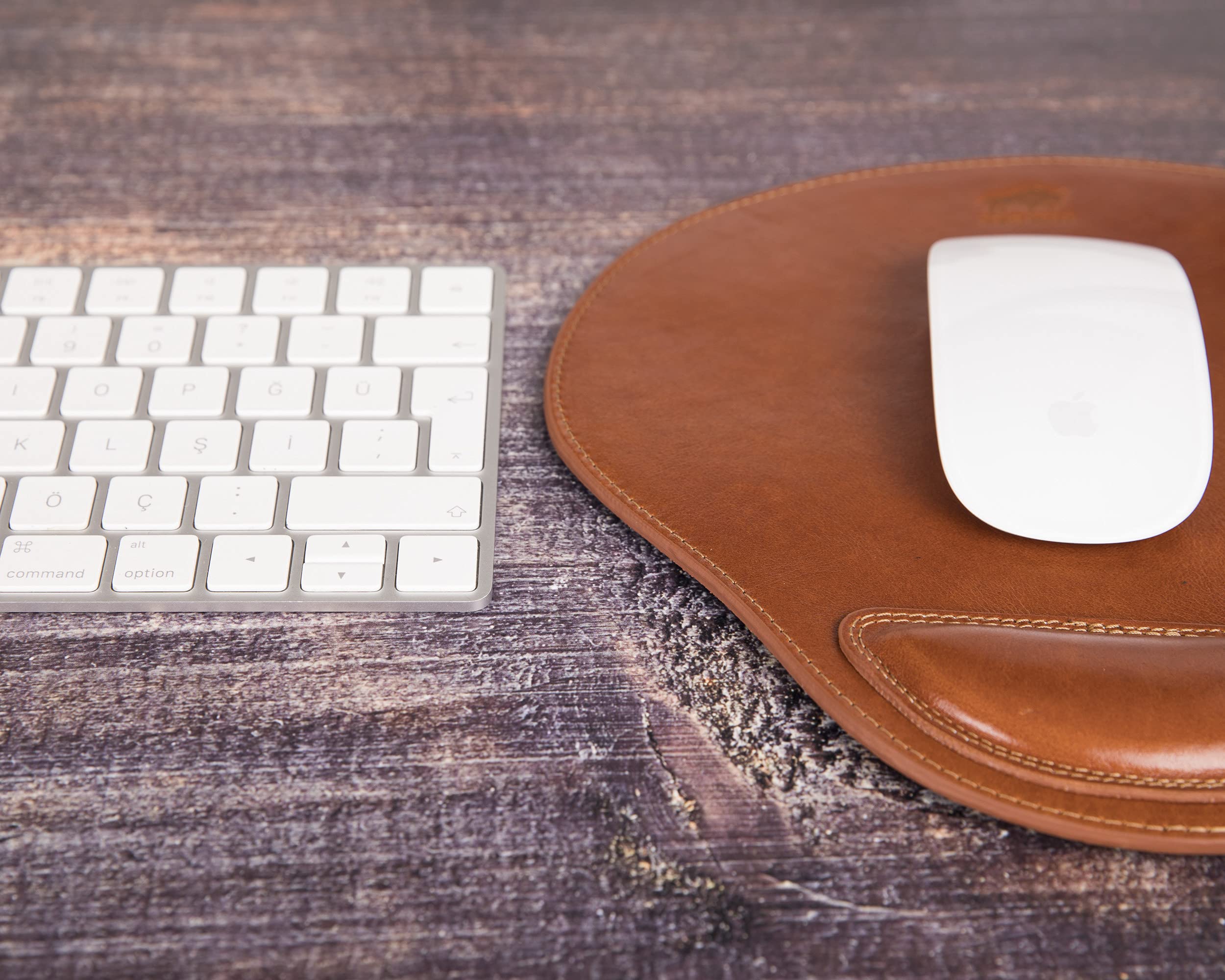 Solo Pelle - Hochwertiges Leder Mauspad mit Handgelenkauflage - Mousepad aus echtem Leder - Unterlage für Computermaus - Leather Pad - Handarbeit Made in Europa (Cognac Braun)