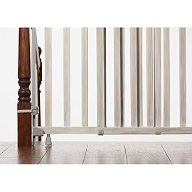 Summer Infant Banister and Stair Wood Safety Gate with Extra Wide Door Design and Comfort Grip handle for Easy One Handed Release, Multicolor