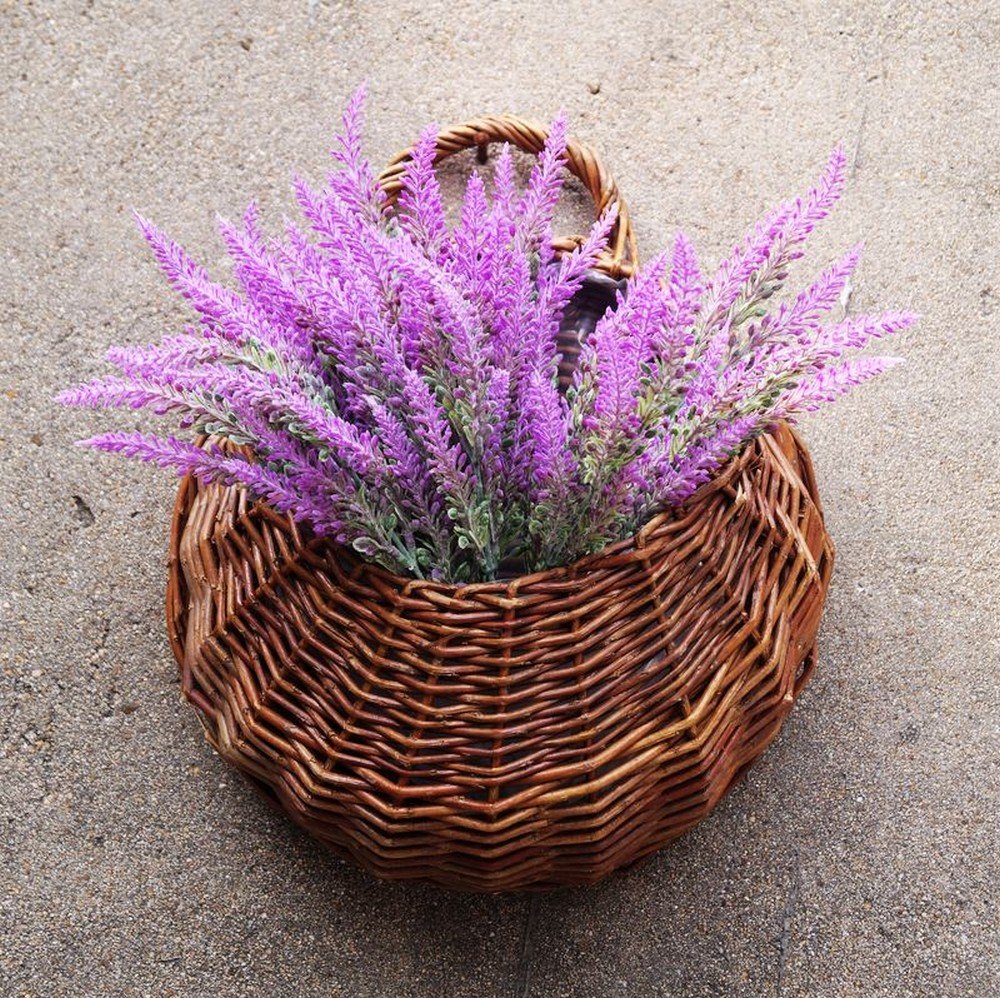 Panier suspendu en rotin tressé main avec fleurs artificielles réalistes