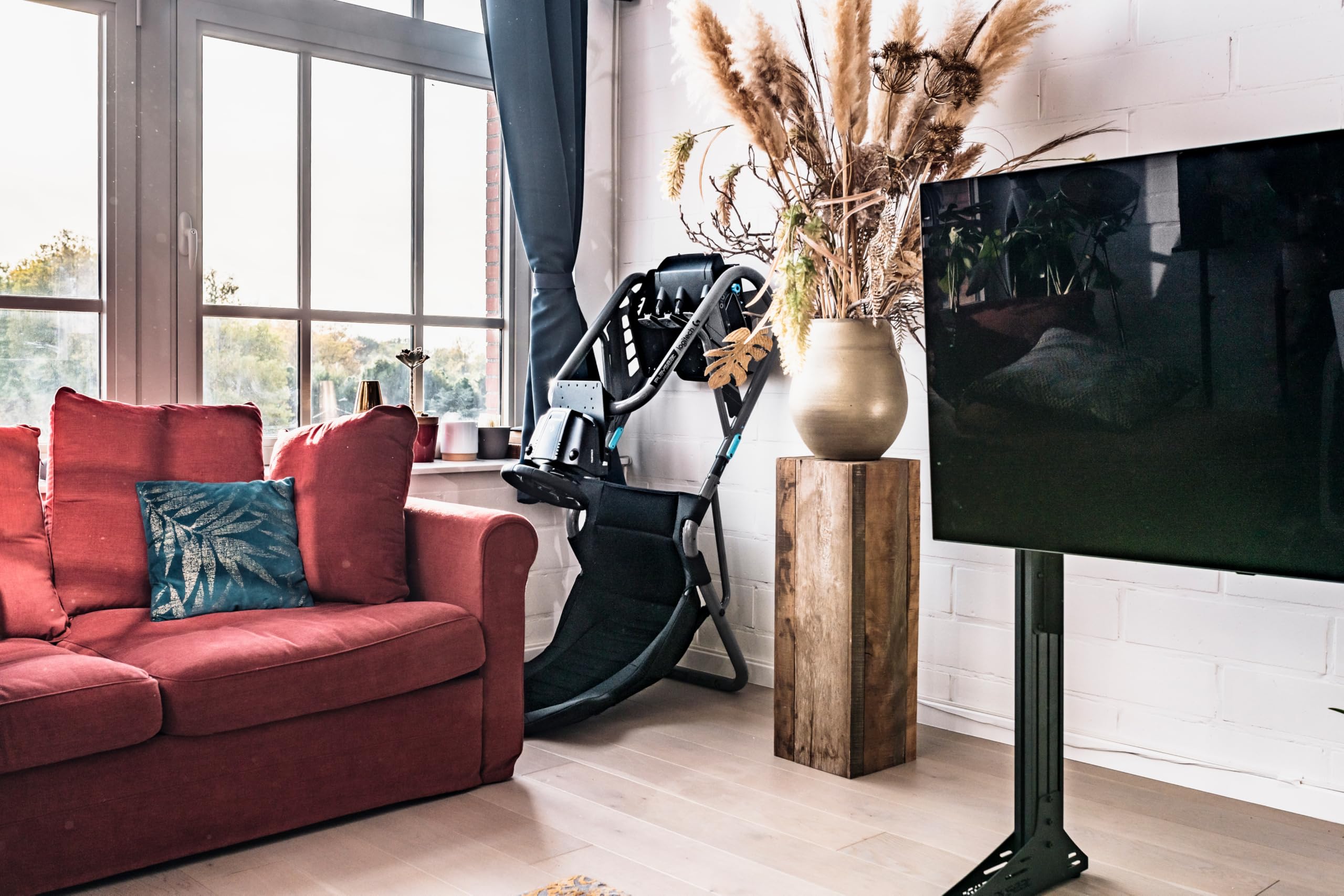 Playseat Trophy - Cabina de simulación de Carreras Logitech G Edition | Totalmente Ajustable | Compatible con Todos los Volantes Direct Drive | Ligero y Robusto
