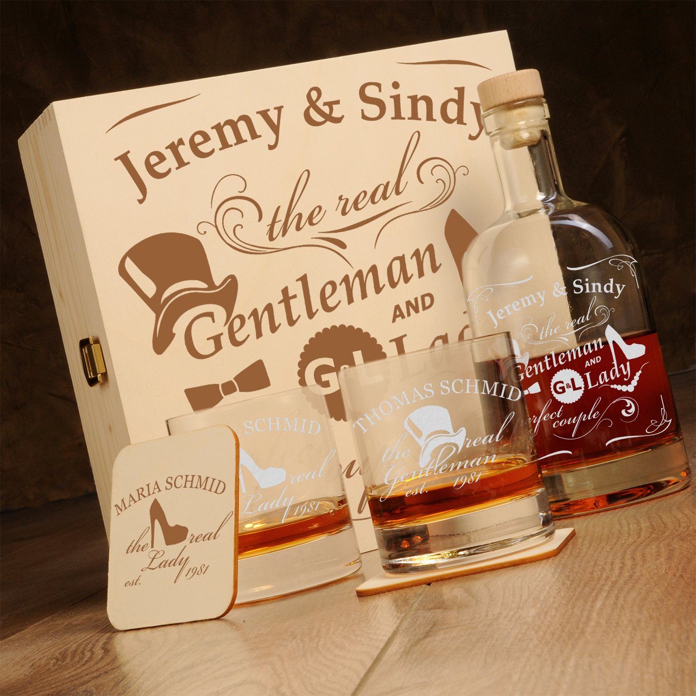 Noble Bottiglia Di Whisky In Vetro Con Tappo In Sughero E Incisione Laser Personalizzata 'Gentleman And Lady' - Idea Regalo - 5